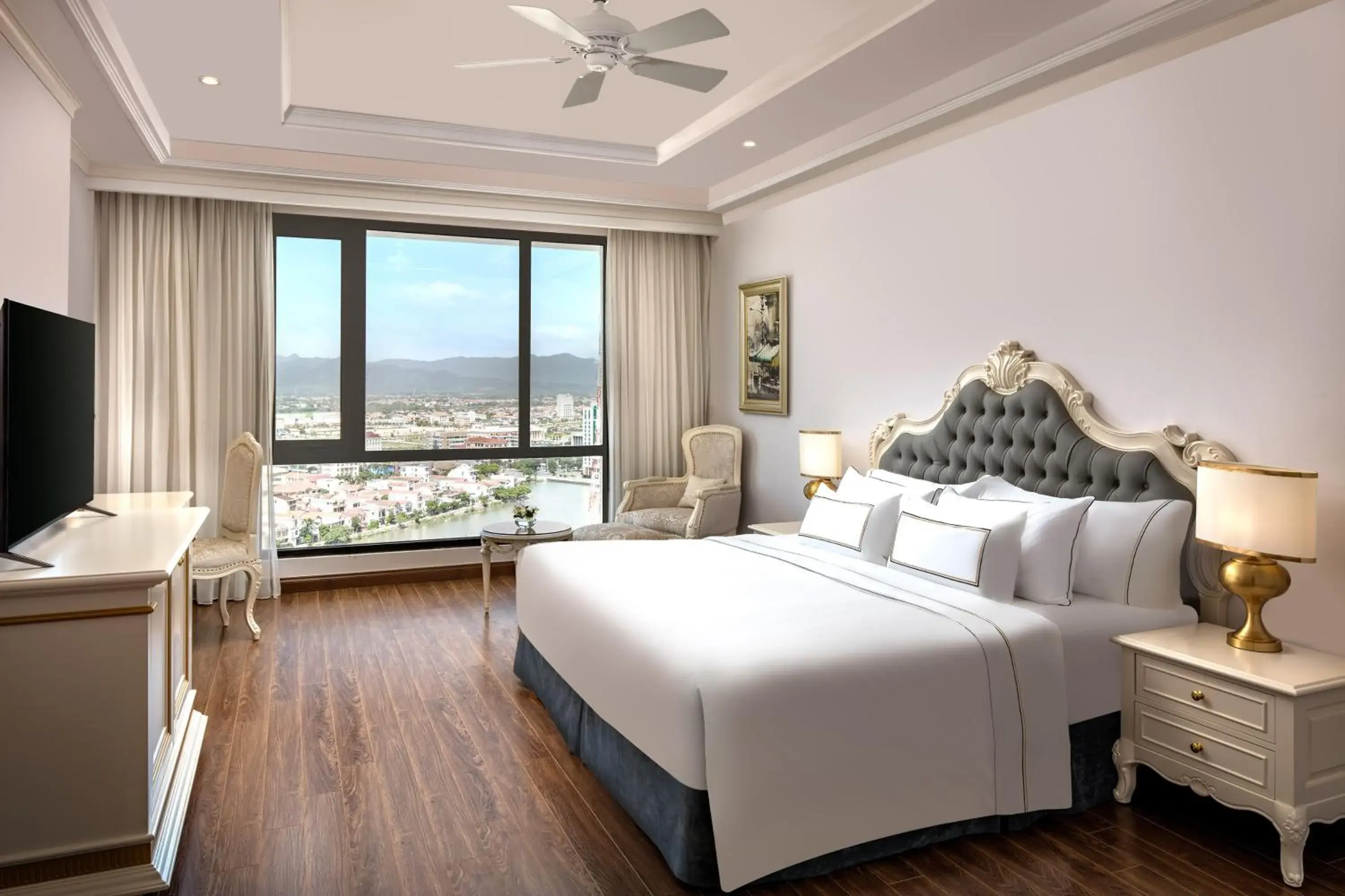 Deluxe Room with City View in Melia Vinpearl Quang Binh Deluxe Room with City View in Melia Vinpearl Quang Binh