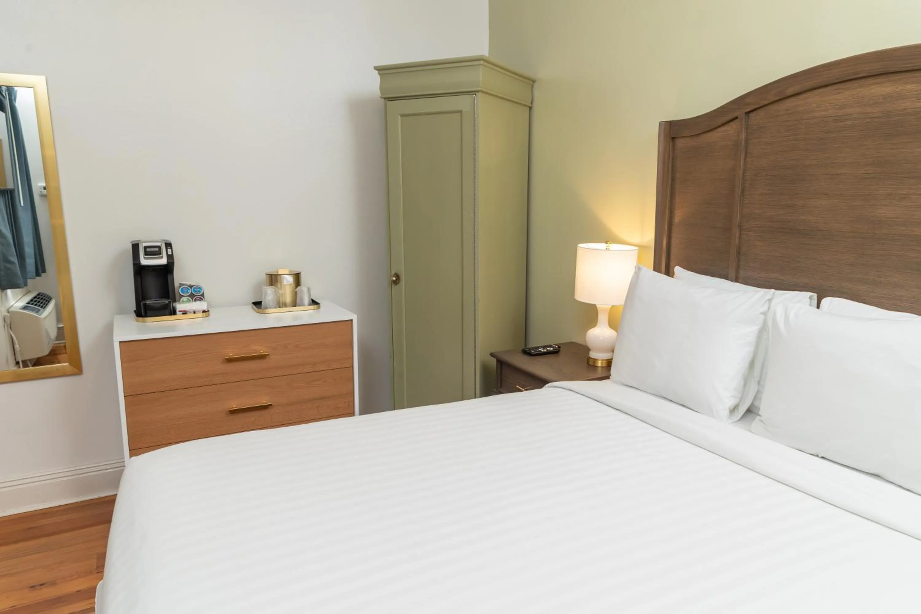 Bed in Lamothe House Hotel a French Quarter Guest Houses Property