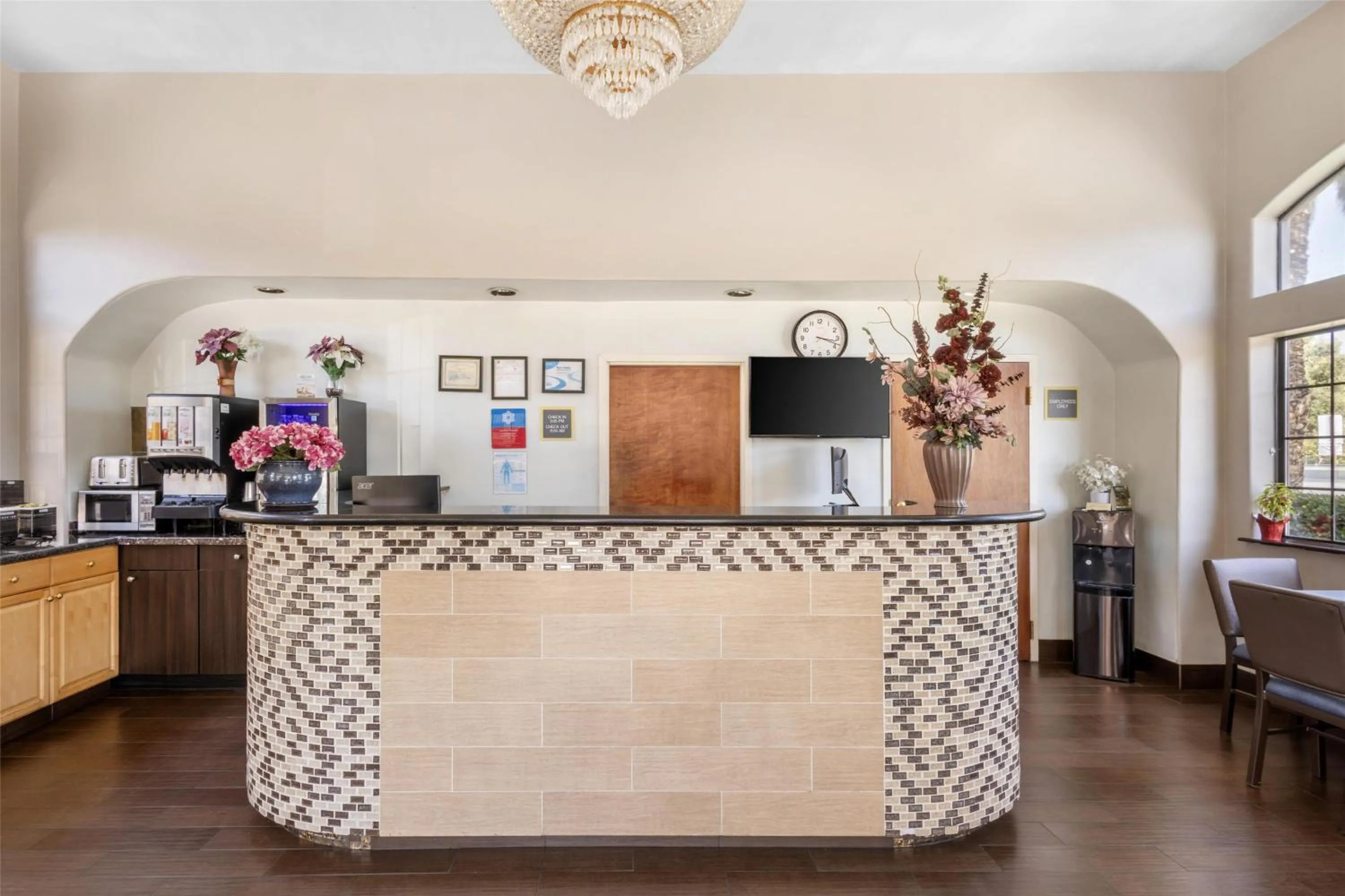 Lobby or reception in SureStay Plus by Best Western Santa Clara Silicon Valley