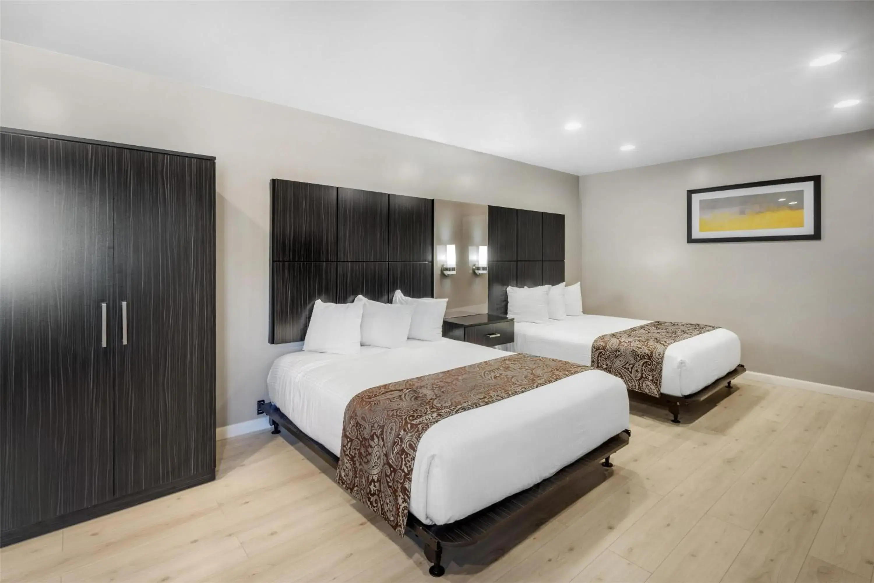 Queen Room with Two Queen Beds and Roll-In Shower - Disability Access in SureStay Plus by Best Western Santa Clara Silicon Valley Queen Room with Two Queen Beds and Roll-In Shower - Disability Access in SureStay Plus by Best Western Santa Clara Silicon Valley