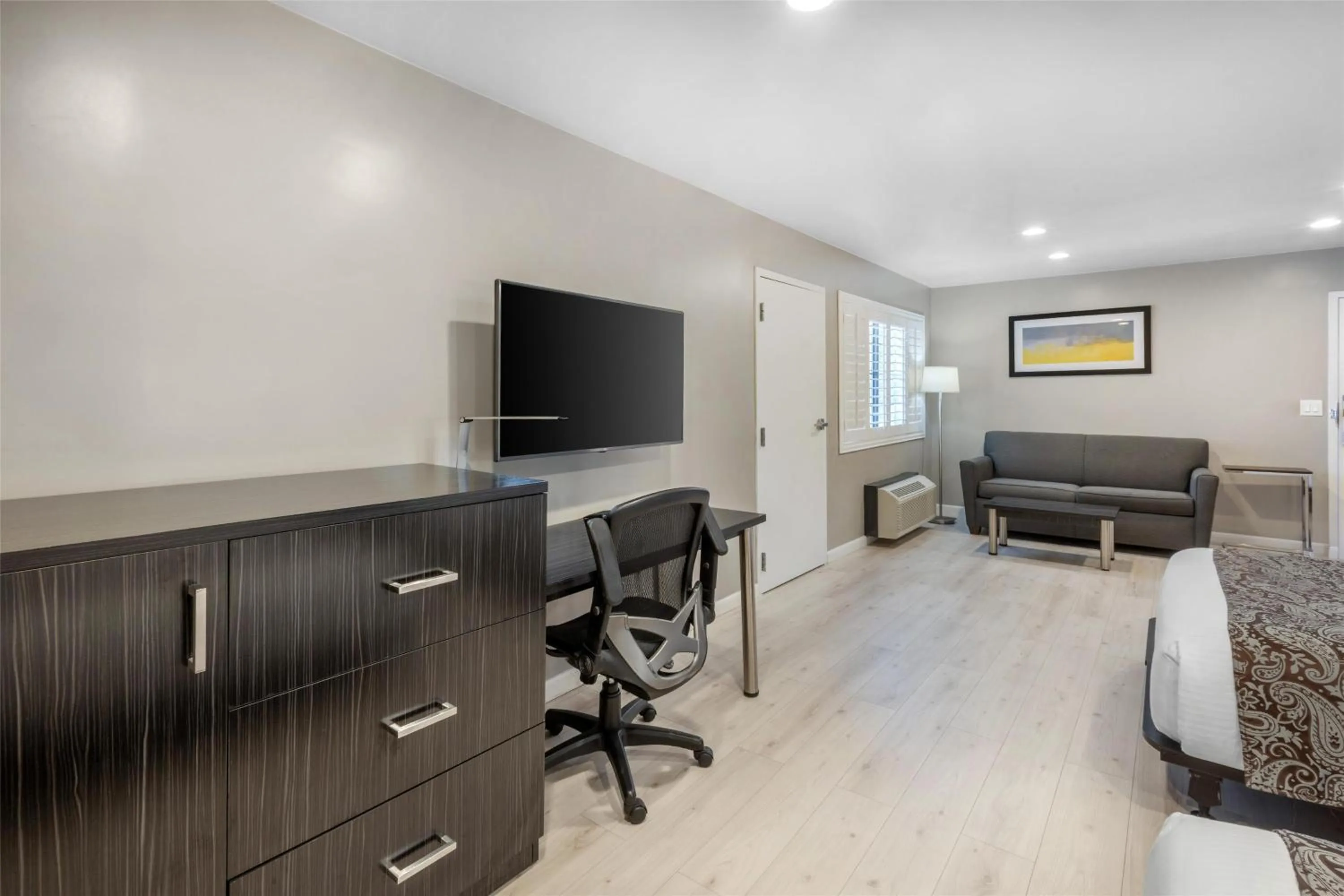 Bedroom in SureStay Plus by Best Western Santa Clara Silicon Valley