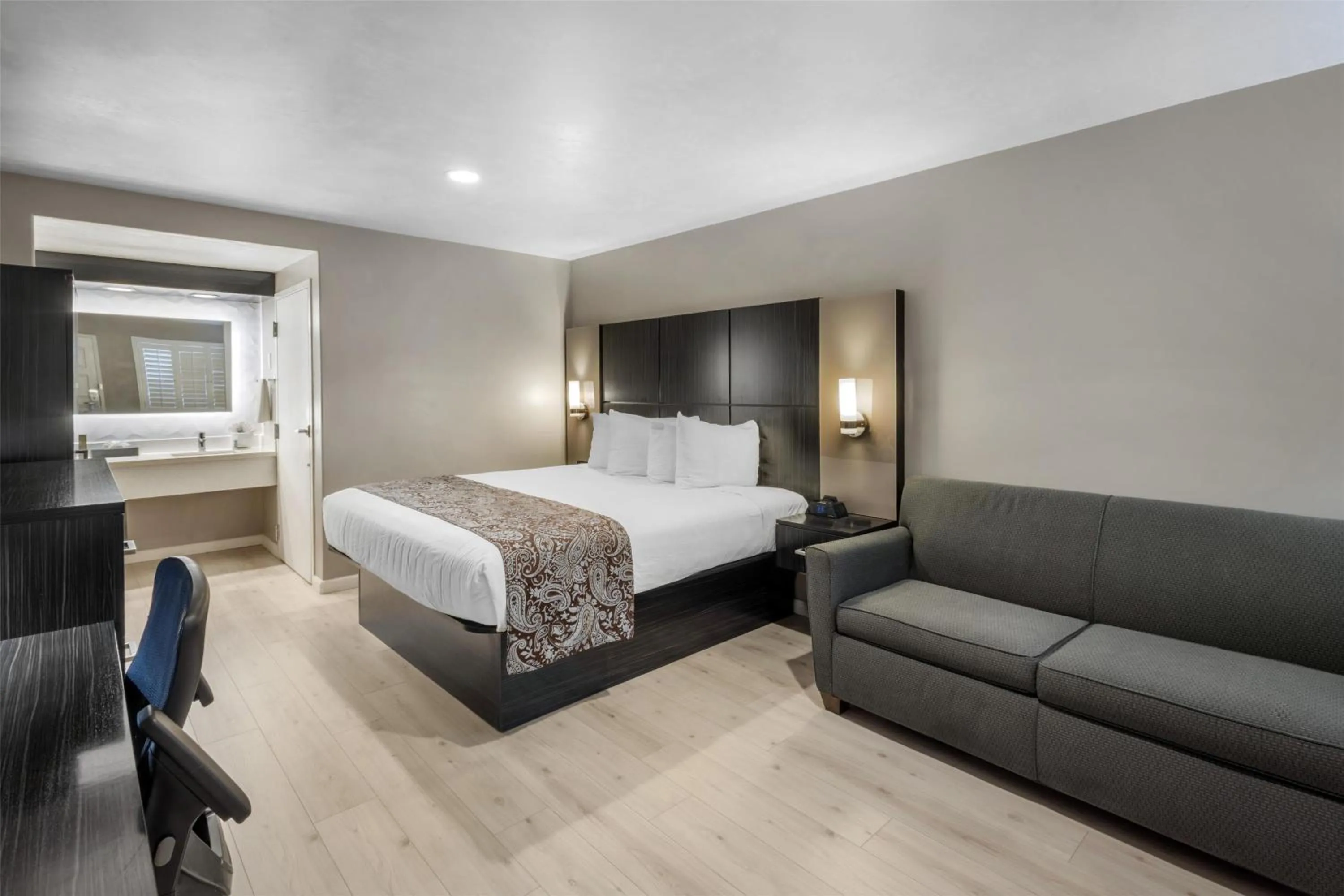 Bedroom, Bed in SureStay Plus by Best Western Santa Clara Silicon Valley