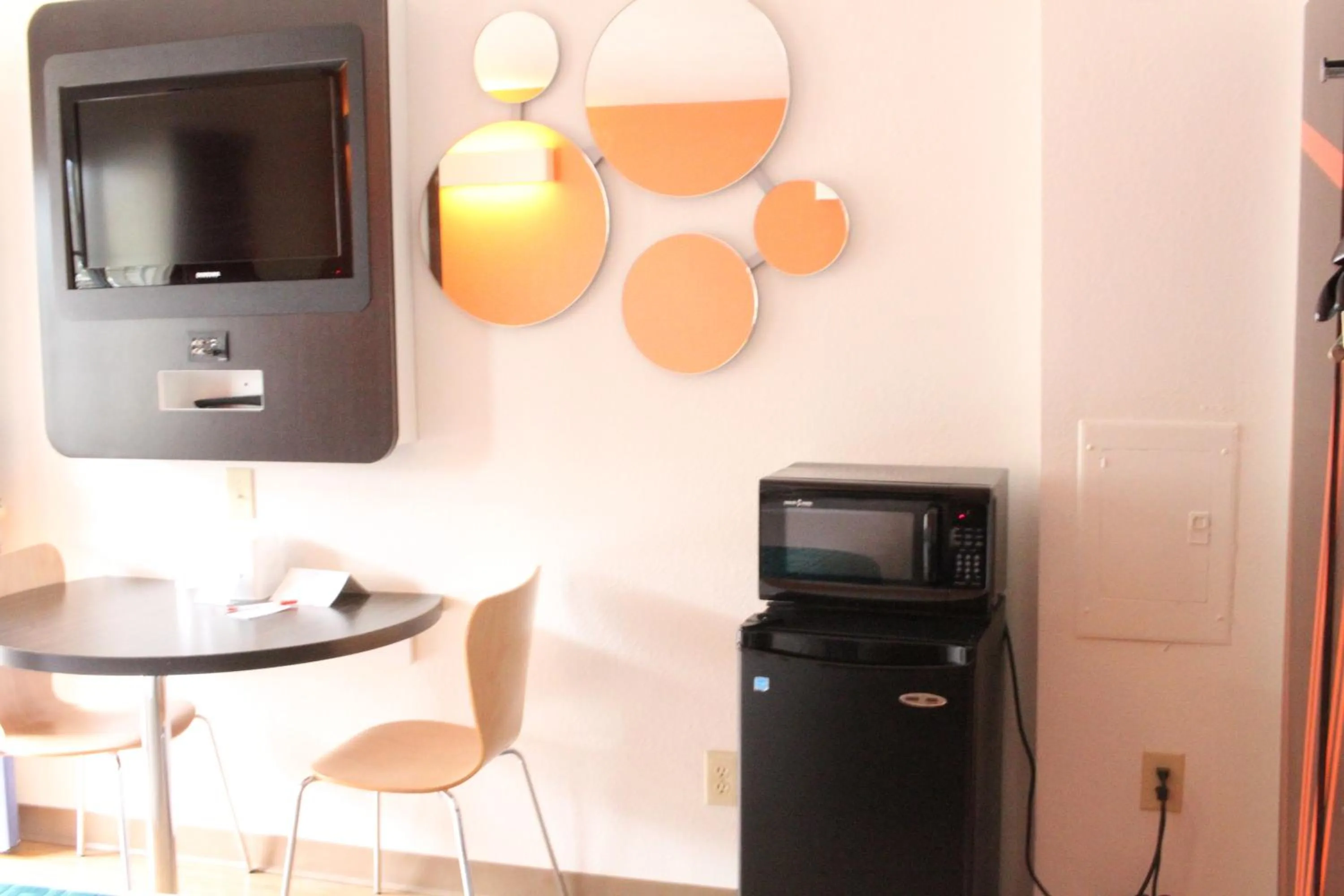 Area and facilities in Howard Johnson by Wyndham Lake George