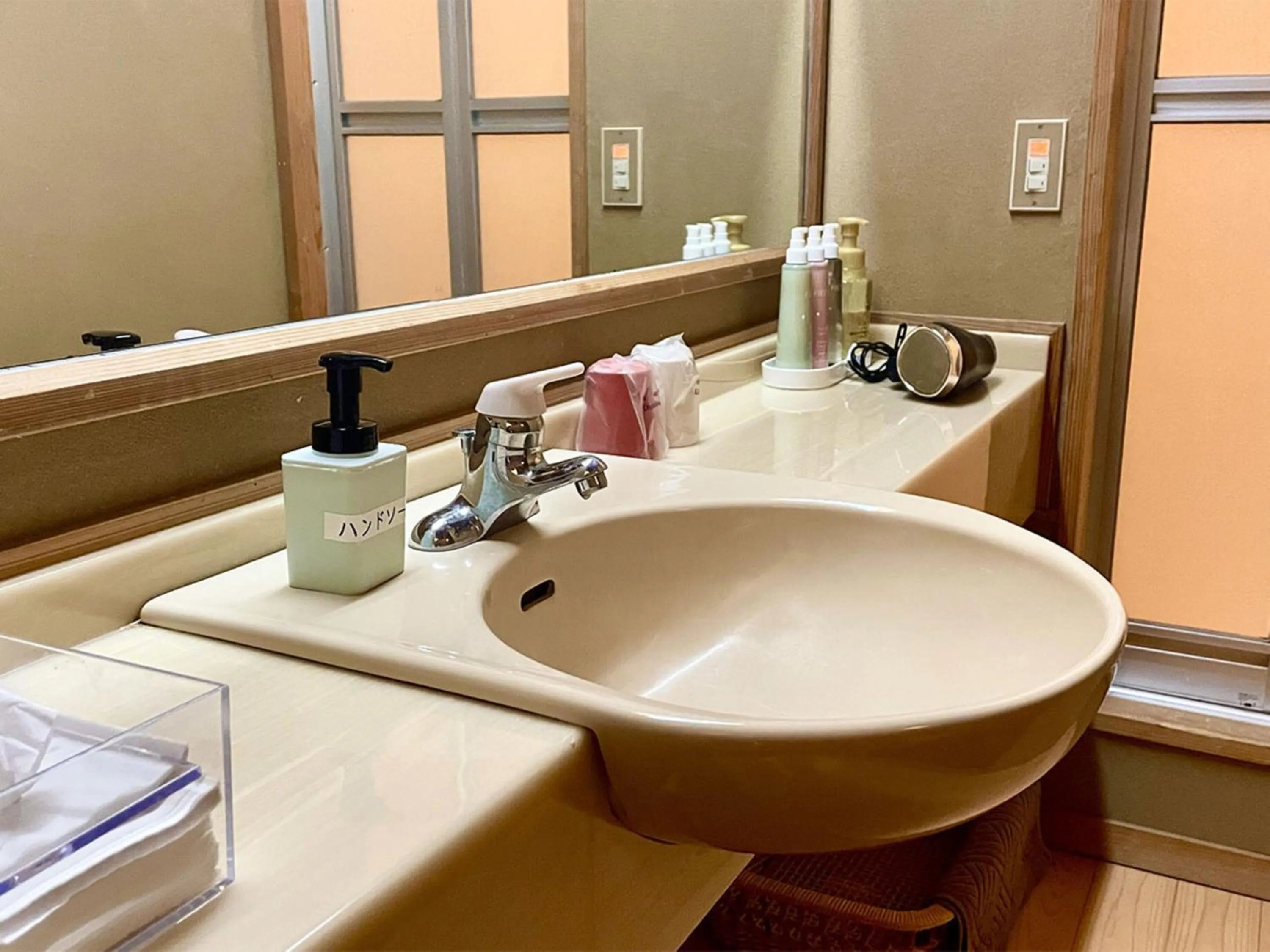 Living room in Wakaki Ryokan - Nasu Yumoto Onsen