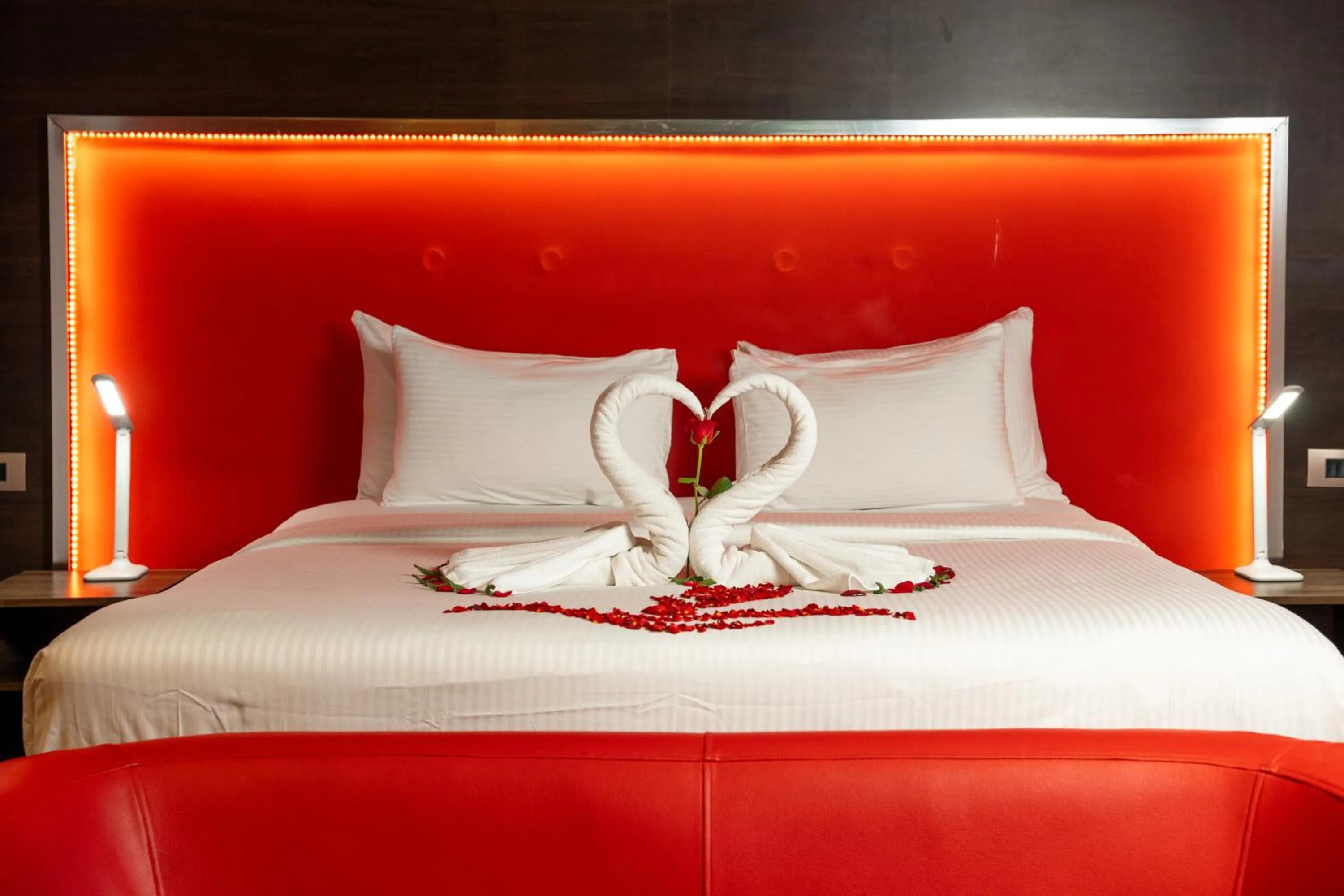 Bedroom, Bed in Fahrenheit Hotels & Resorts