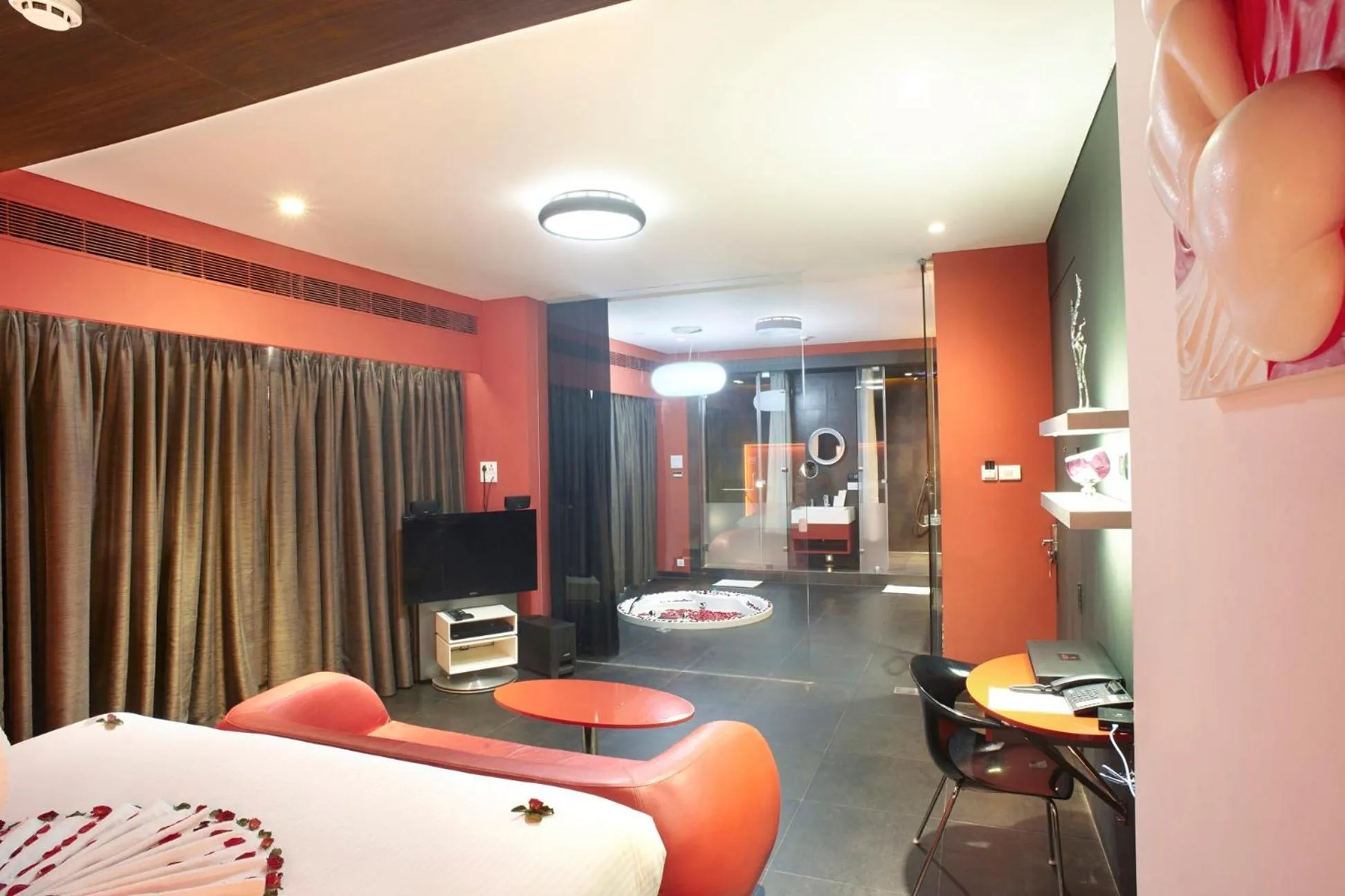 Photo of the whole room, Bed in Fahrenheit Hotels & Resorts