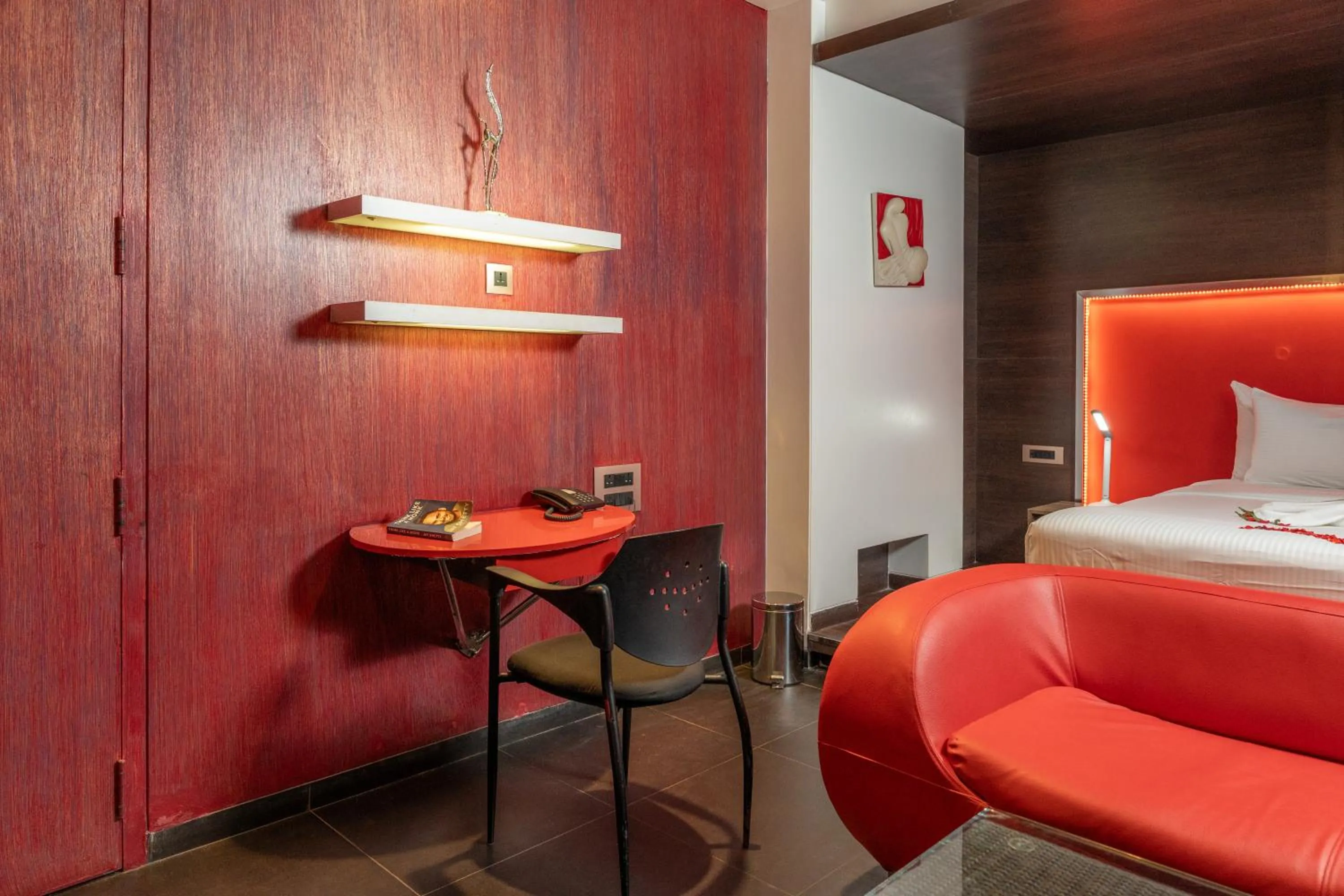 Bedroom, Bed in Fahrenheit Hotels & Resorts