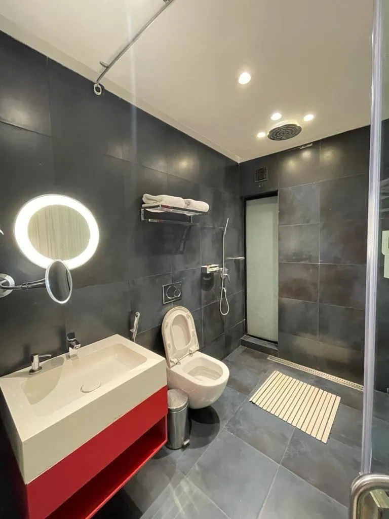 Shower in Fahrenheit Hotels & Resorts