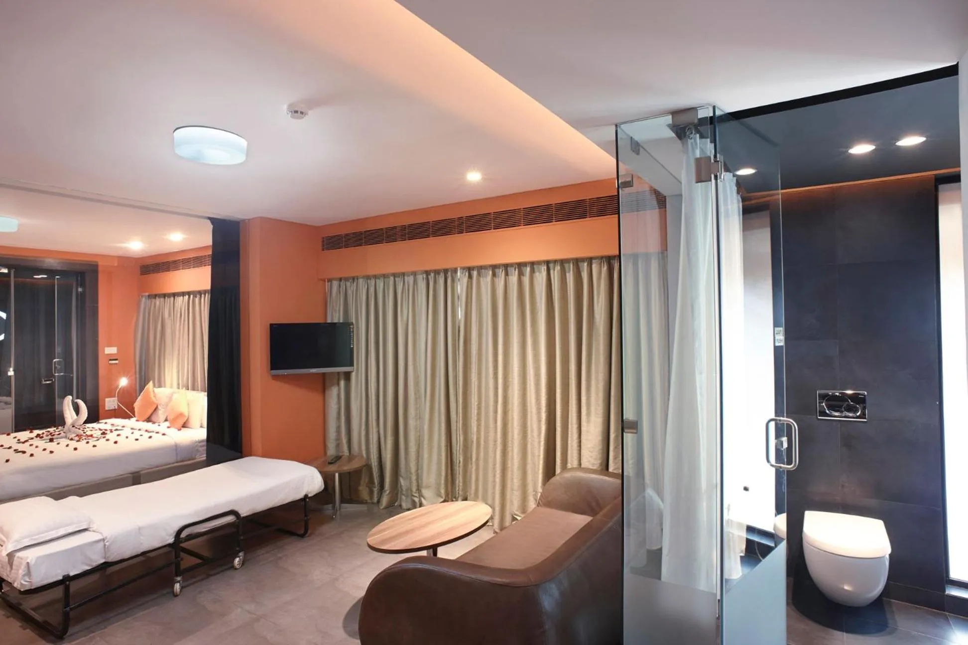 Photo of the whole room, Bed in Fahrenheit Hotels & Resorts