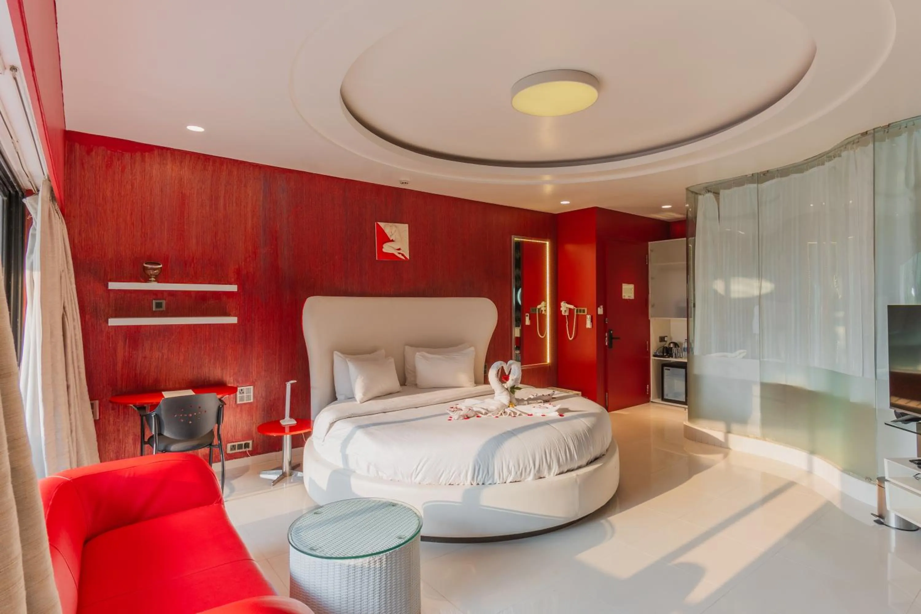 Coffee/tea facilities, Bed in Fahrenheit Hotels & Resorts