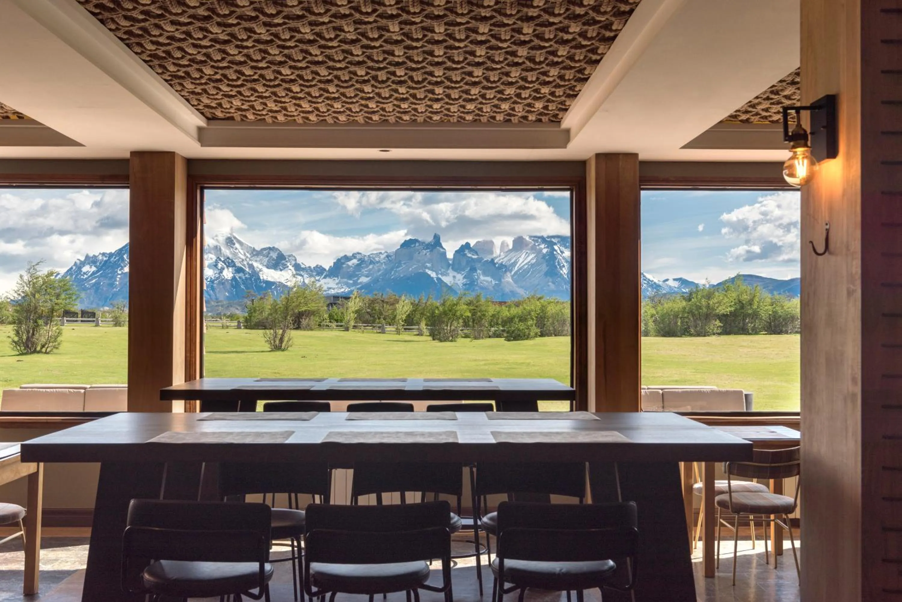 Restaurant/places to eat in Río Serrano Hotel + Spa