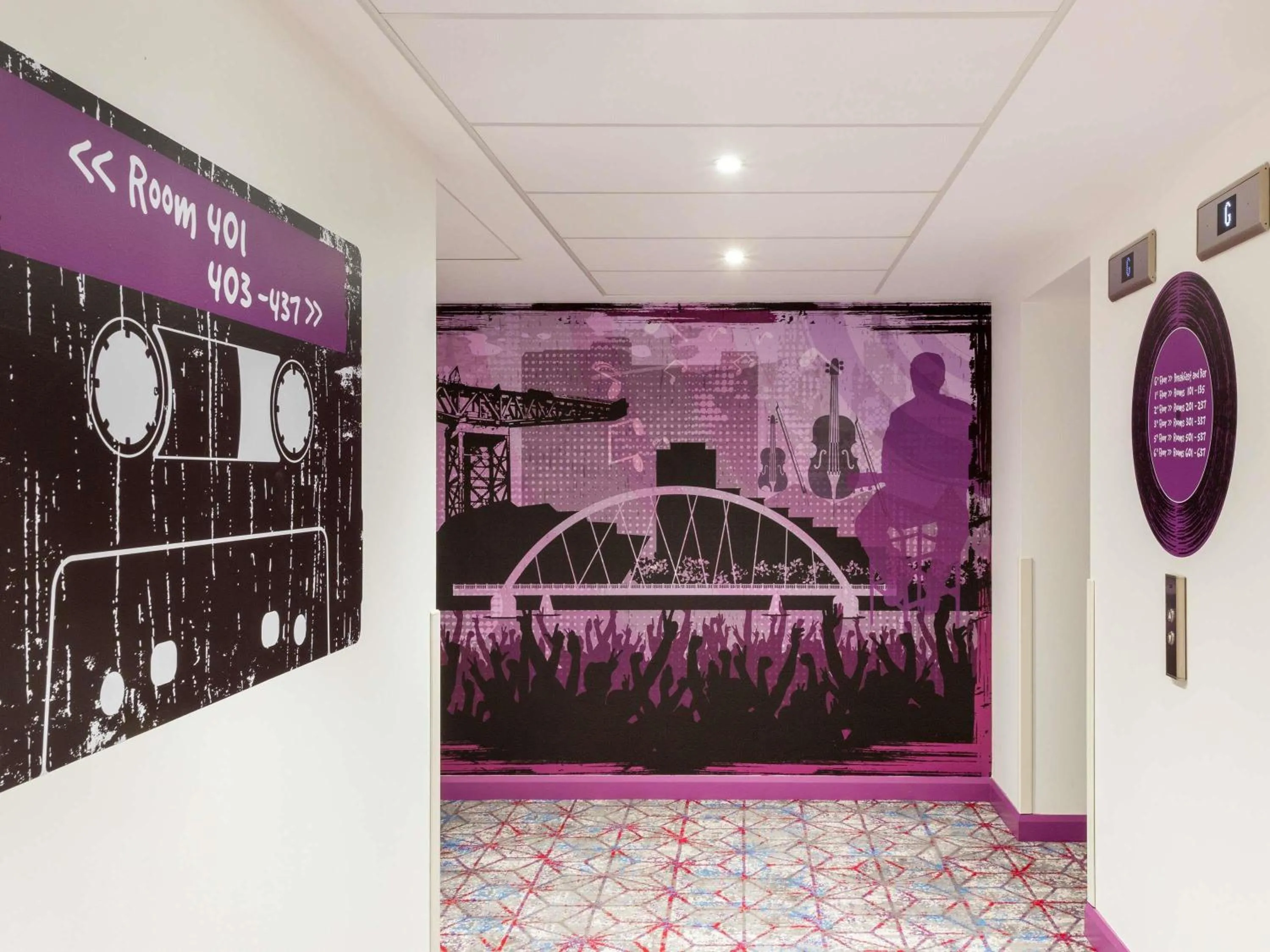 Bedroom in ibis Styles Glasgow Central