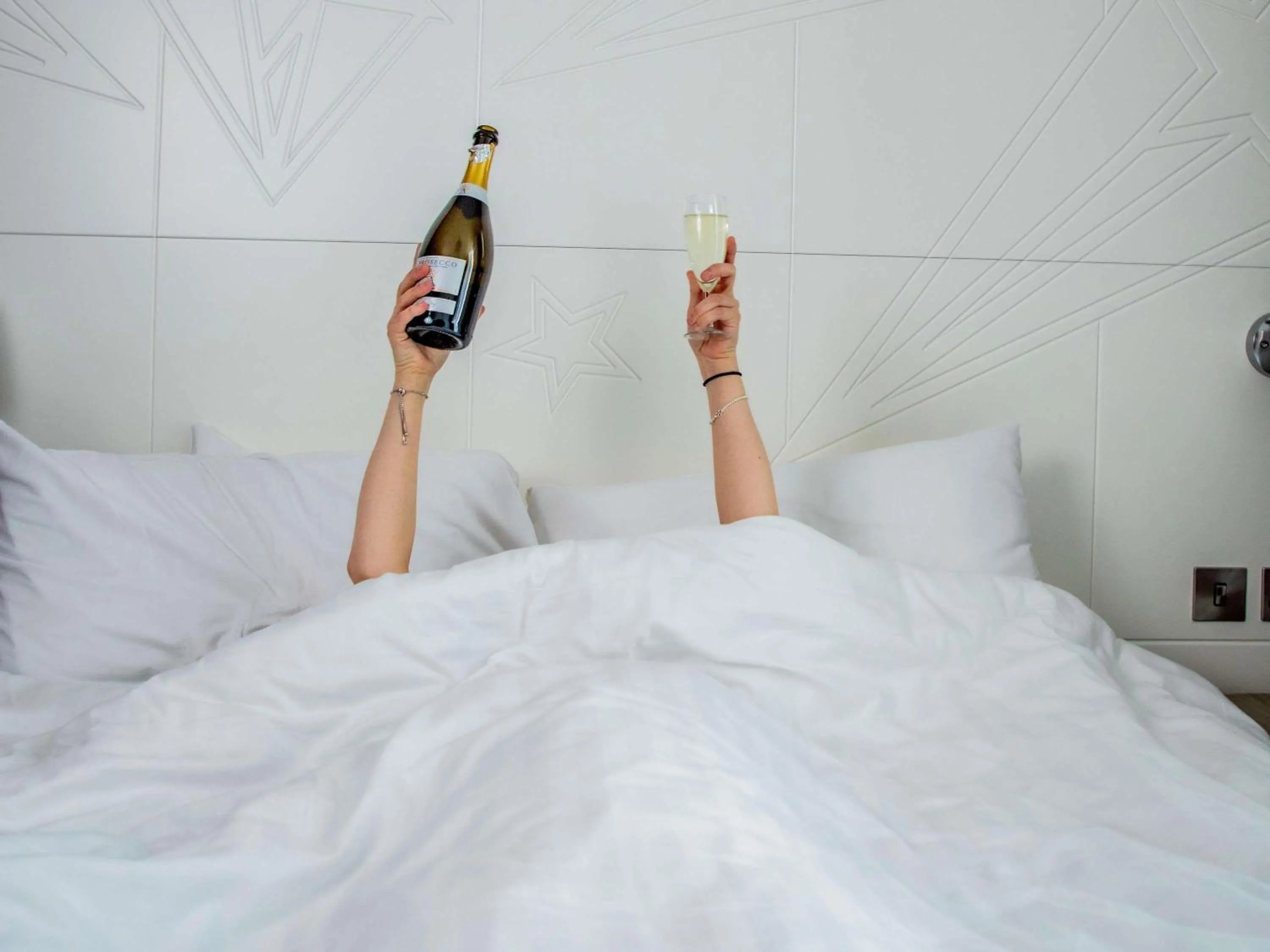 Bedroom, Bed in ibis Styles Glasgow Central