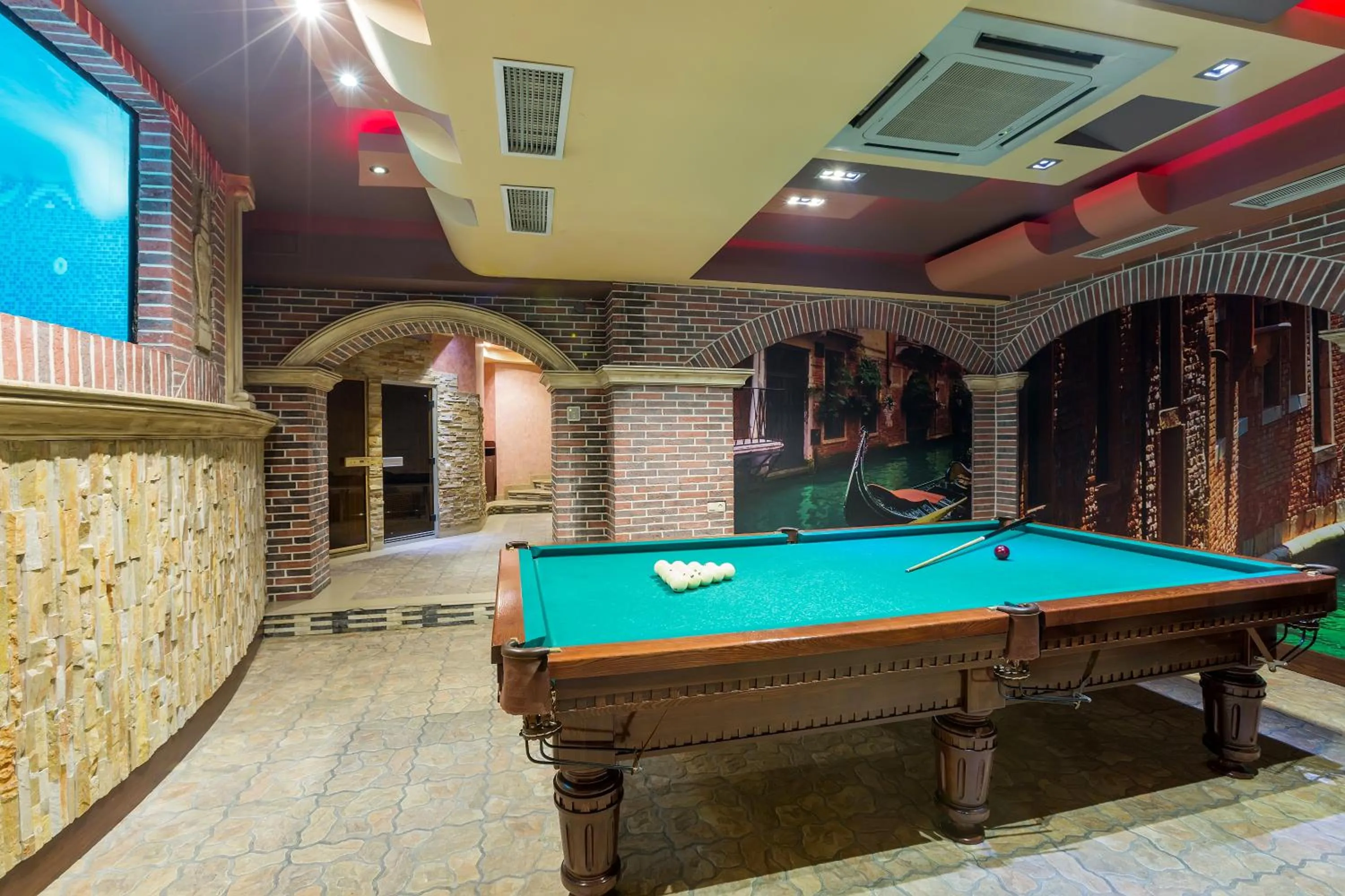 Area and facilities in Green Palace Hotel