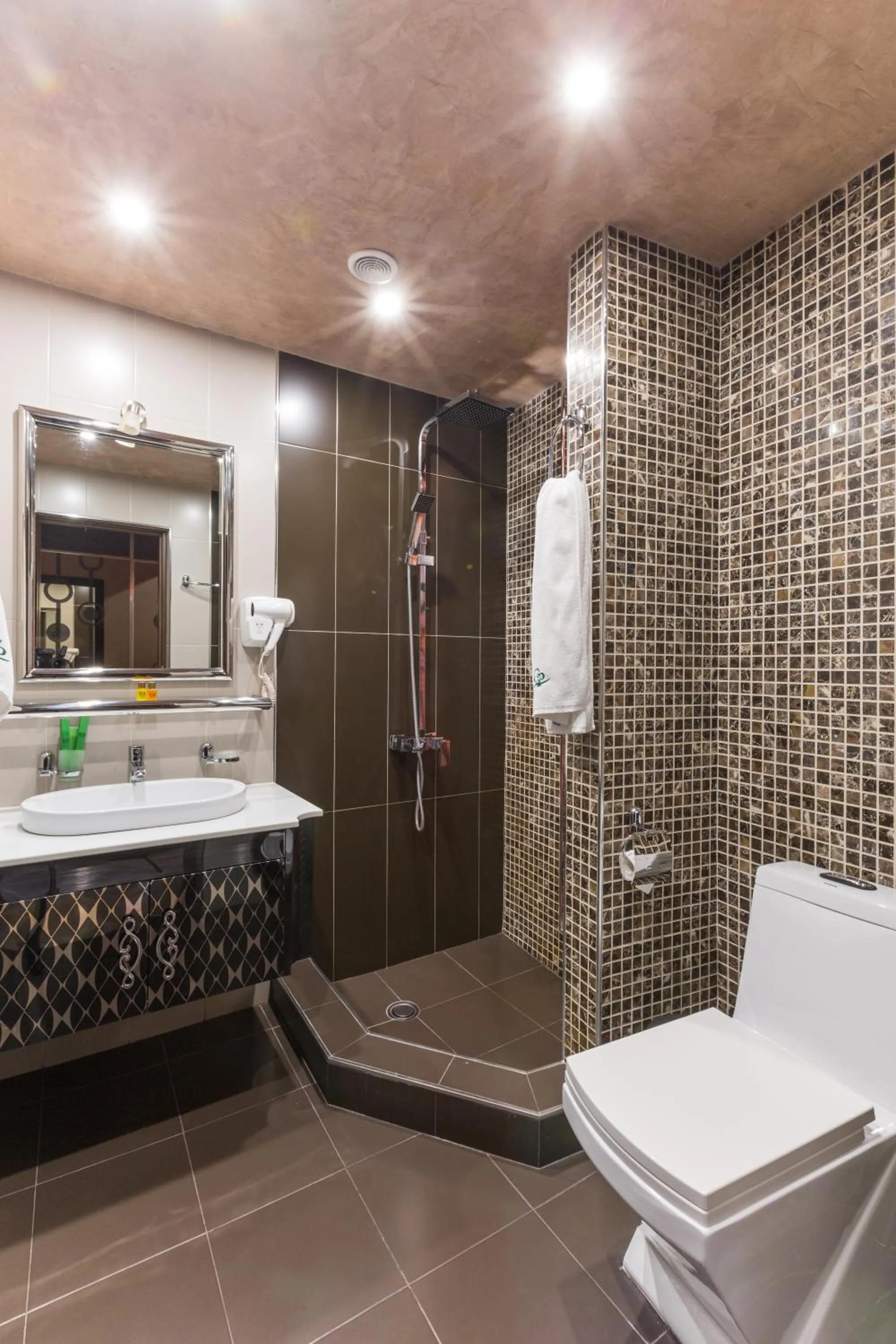 Bathroom in Green Palace Hotel