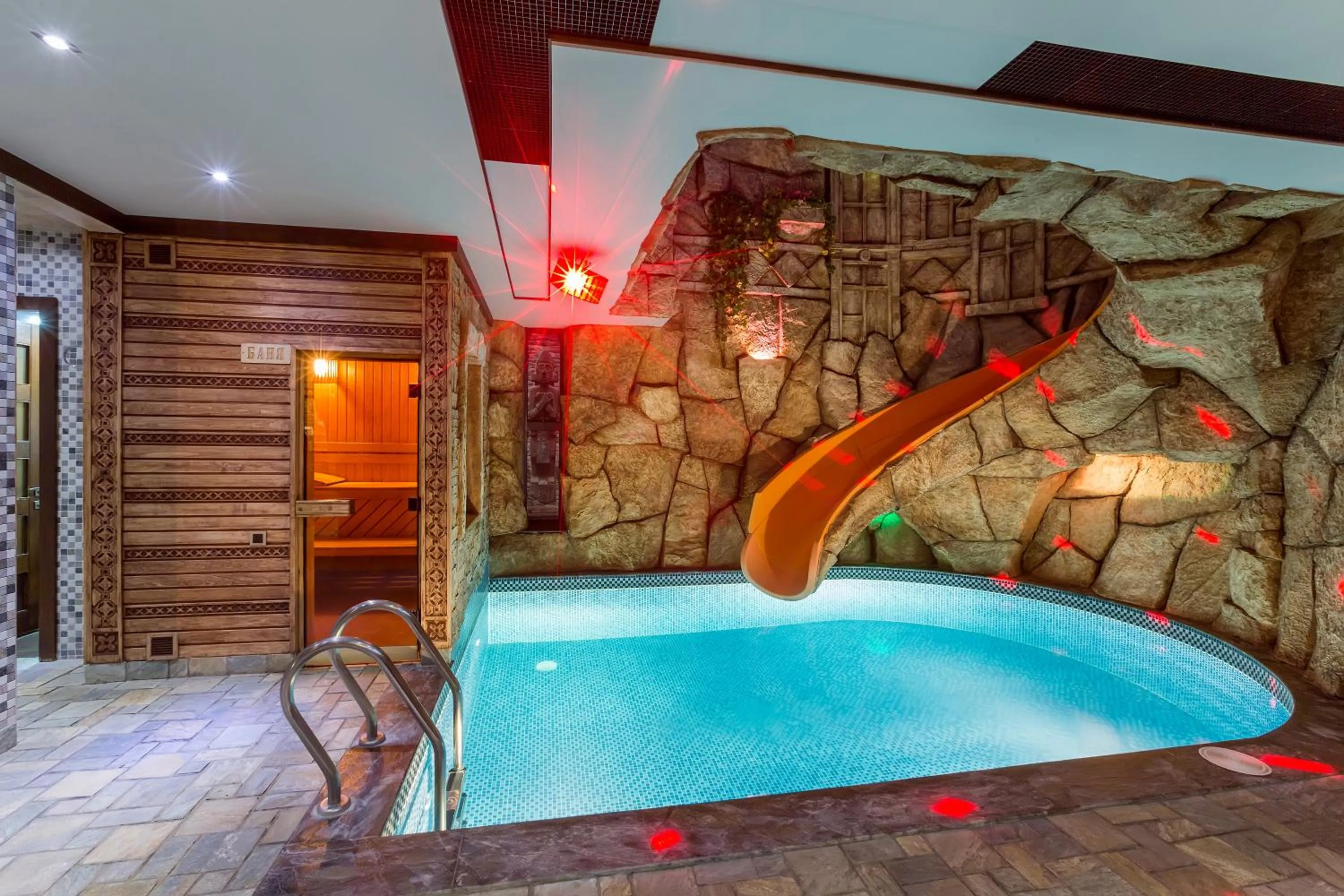 Hot Tub in Green Palace Hotel