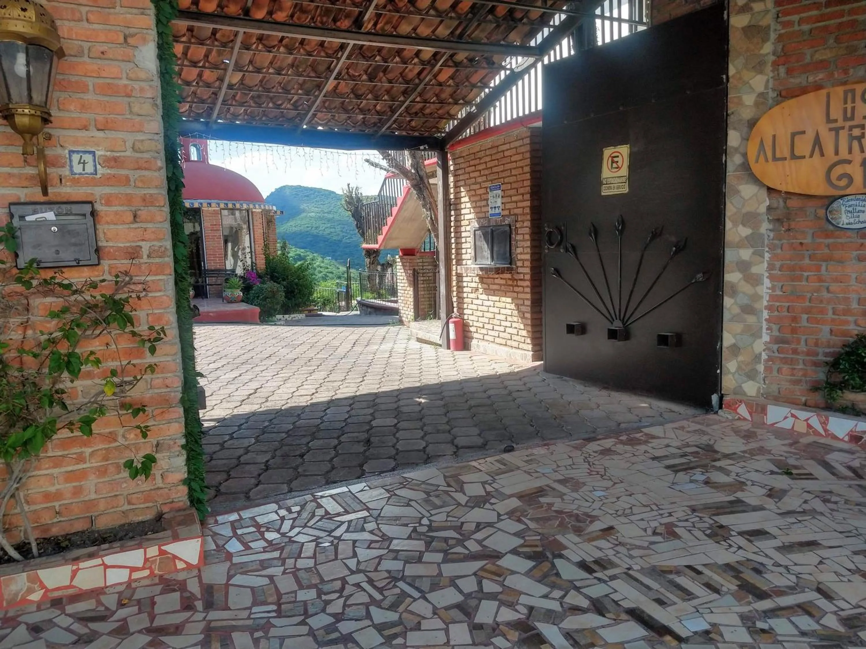 Facade/entrance in Hotel Alcatraces