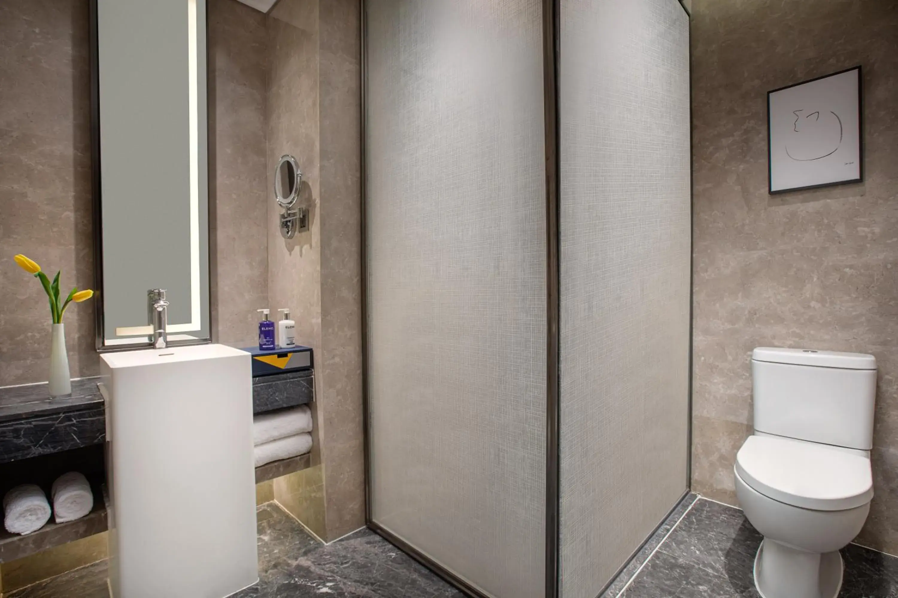 Standard King Room - High Floor in voco Xian ETDZ by IHG Standard King Room - High Floor in voco Xian ETDZ by IHG