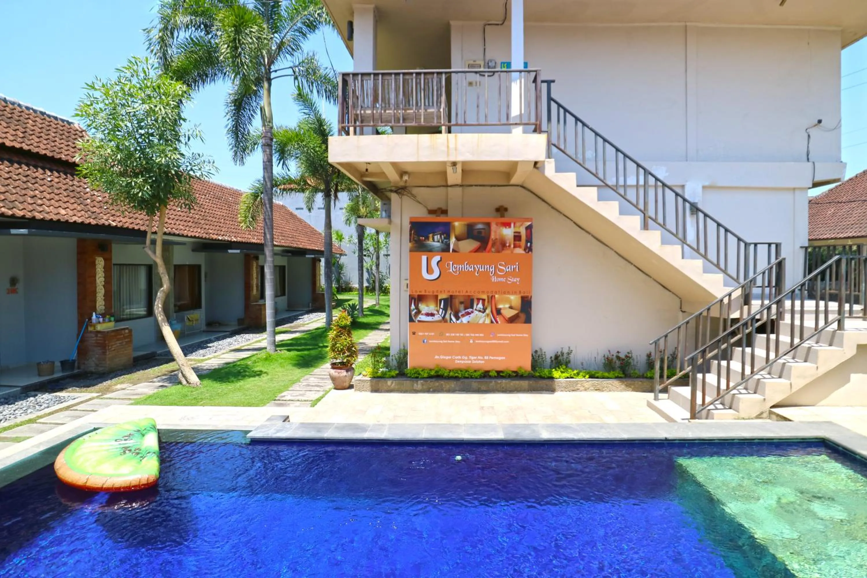 Swimming pool in Lembayung Sari Homestay