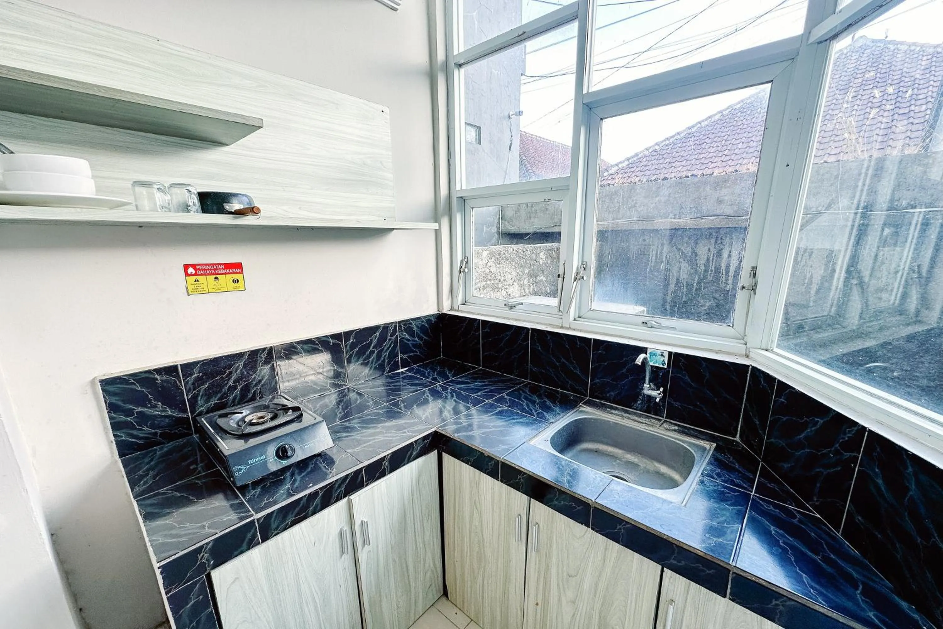 Kitchen or kitchenette in Lembayung Sari Homestay