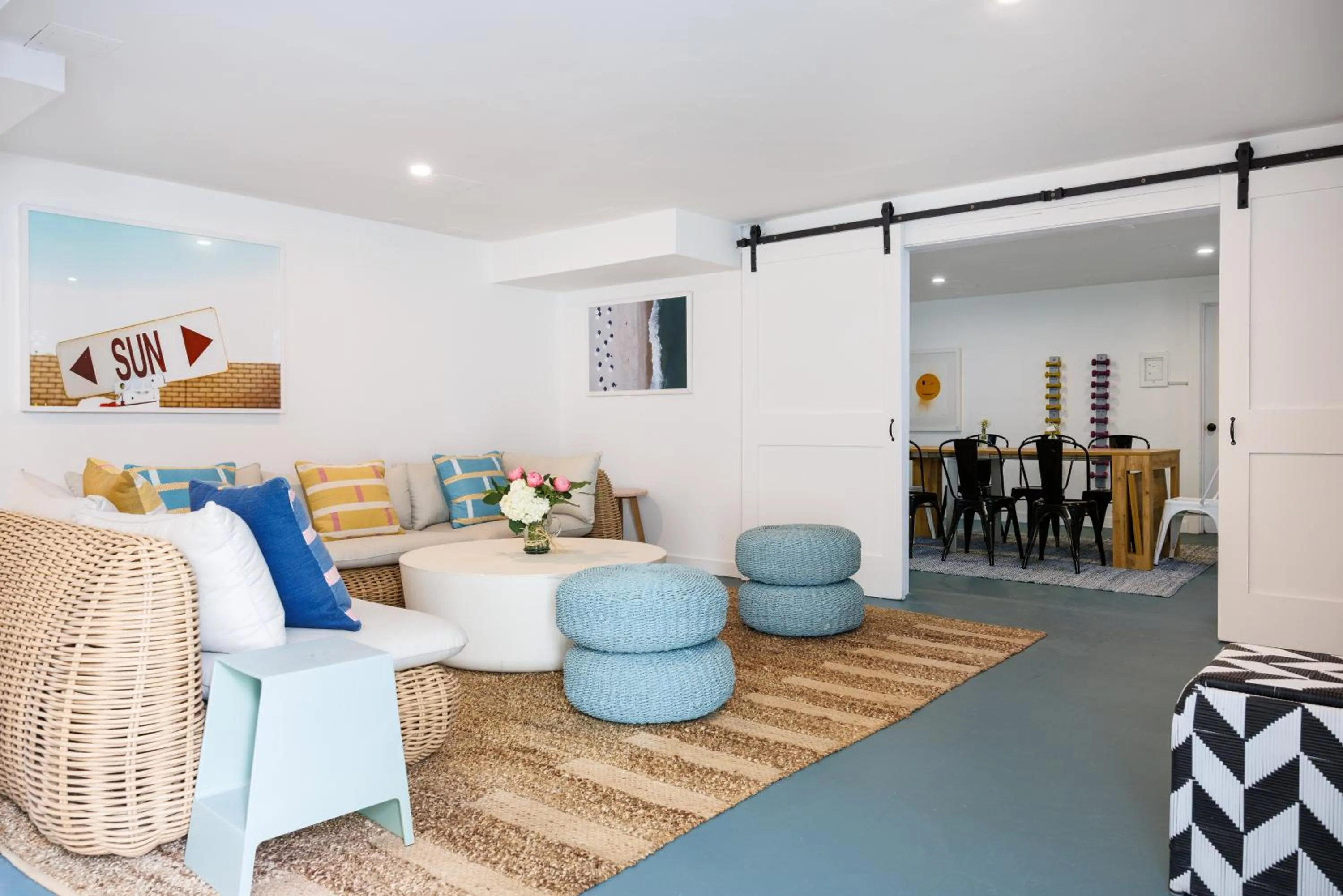 Communal lounge/ TV room in Hero Beach Club