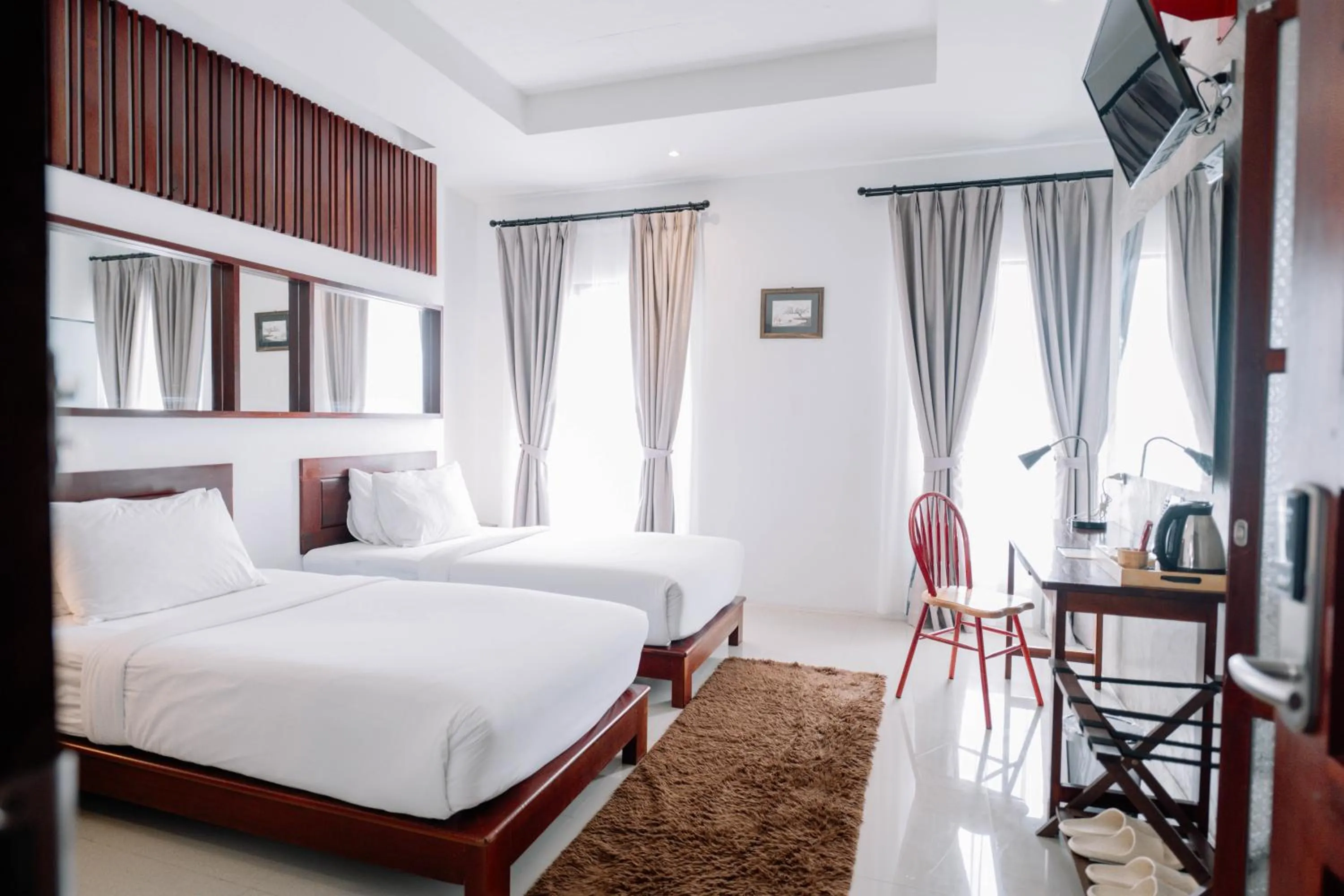 Photo of the whole room, Bed in S 2 Modern Boutique Hotel