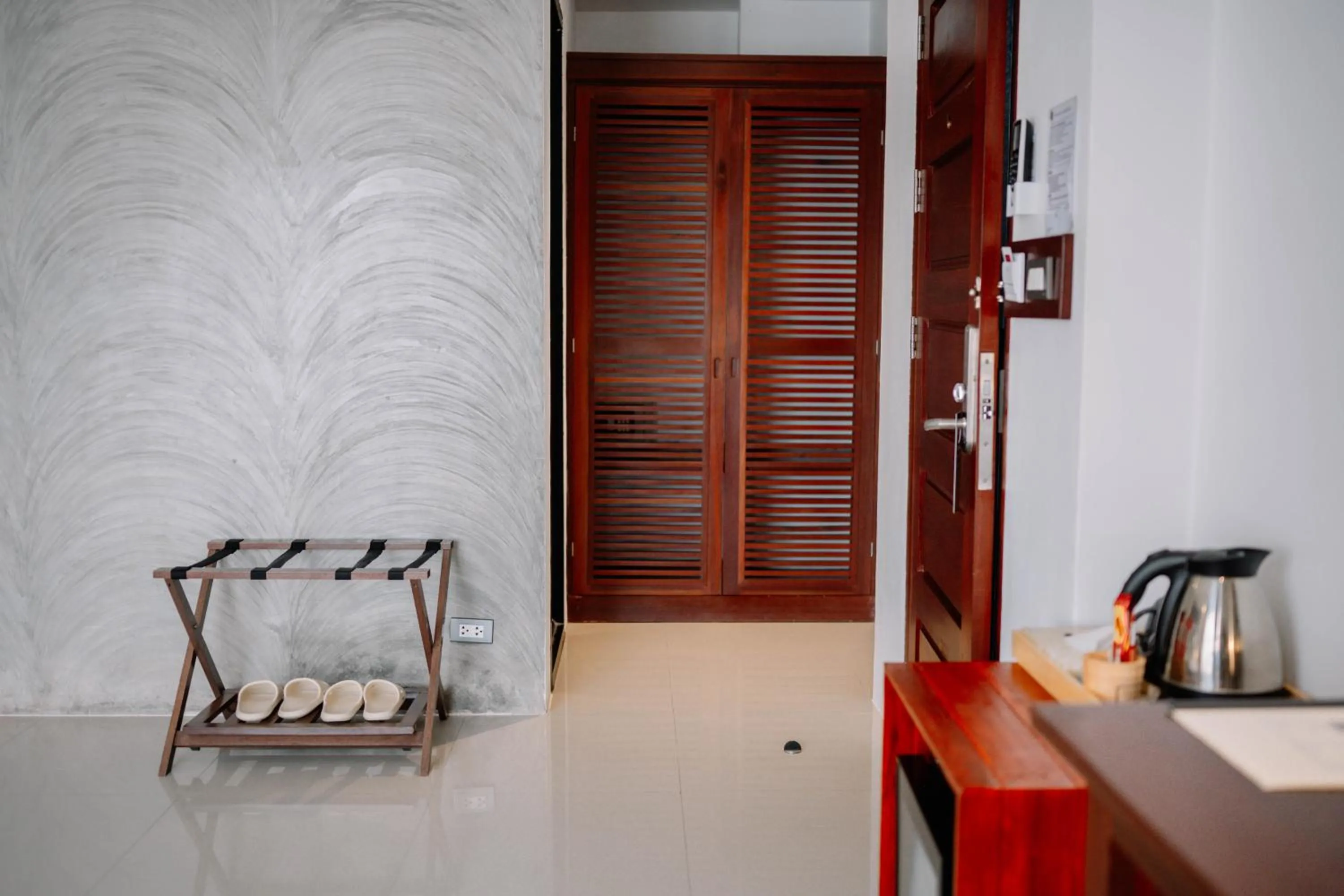 flat iron in S 2 Modern Boutique Hotel