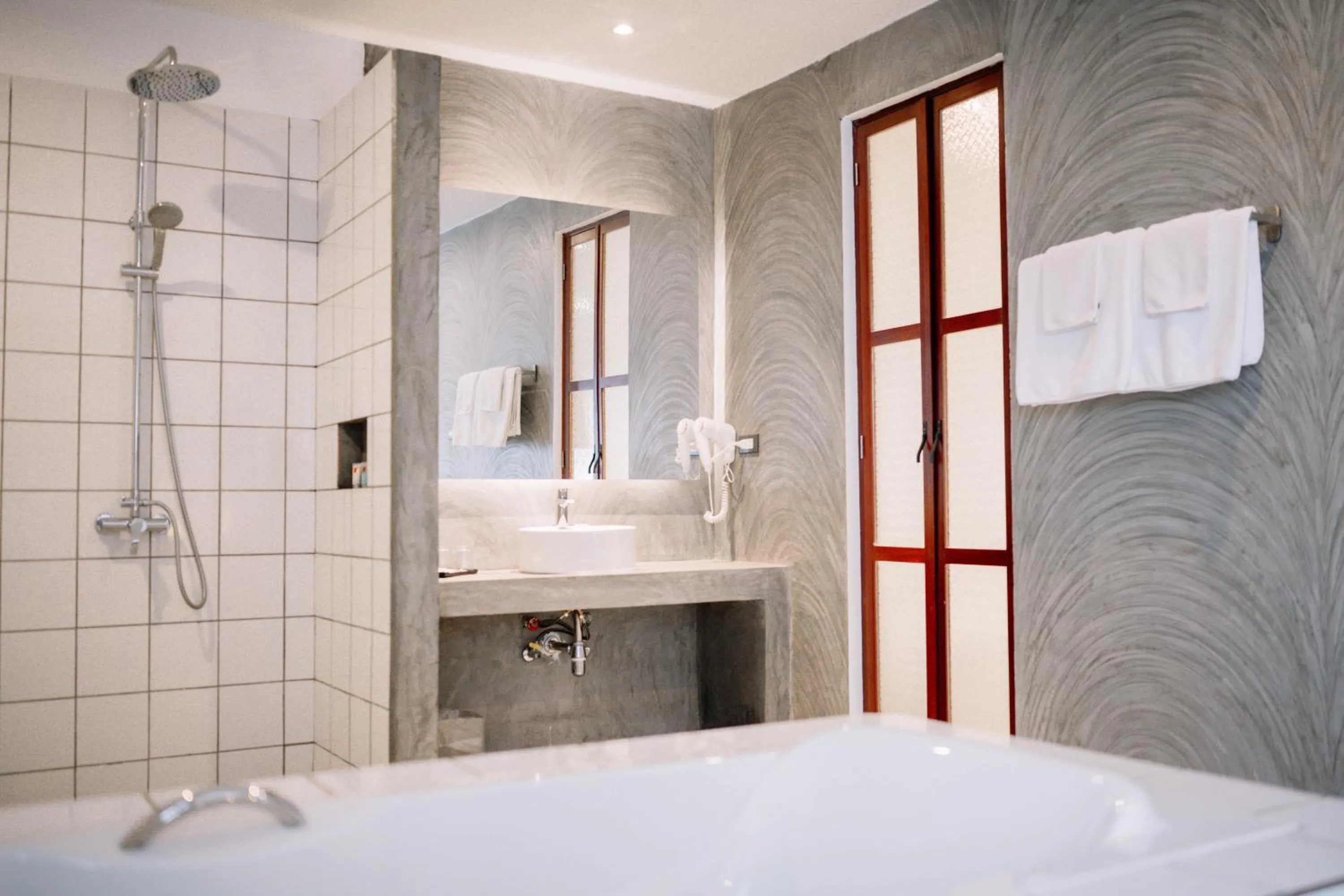 Shower in S 2 Modern Boutique Hotel