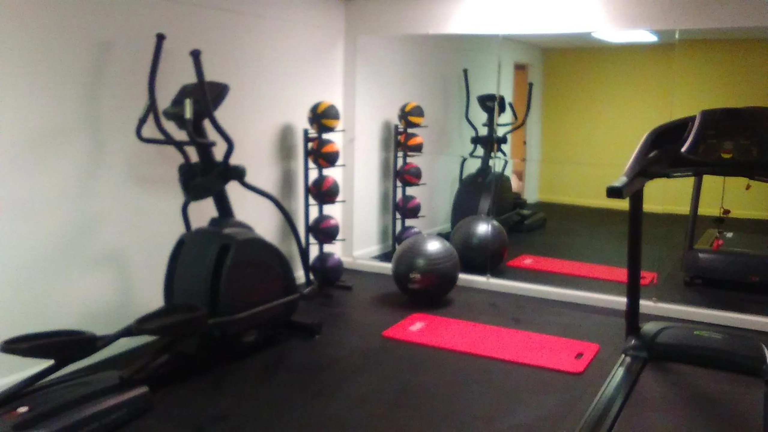 Fitness centre/facilities in Days Inn by Wyndham Cleveland Lakewood