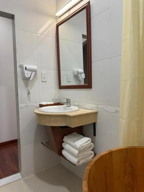 DAHLIALAND SAIGON HOTEL & SWIMMING PooL