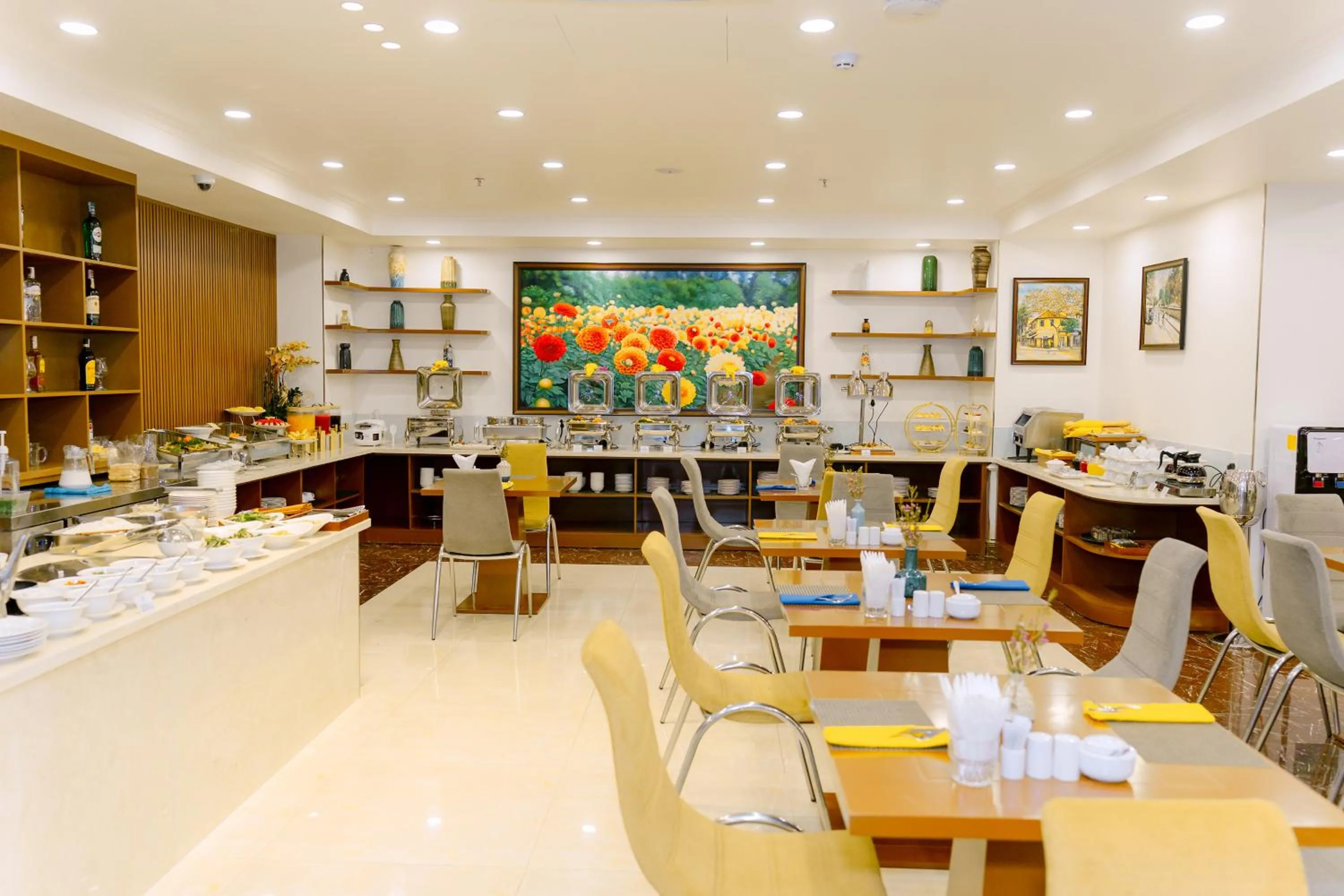 Restaurant/places to eat in DAHLIALAND SAIGON HOTEL & SWIMMING PooL