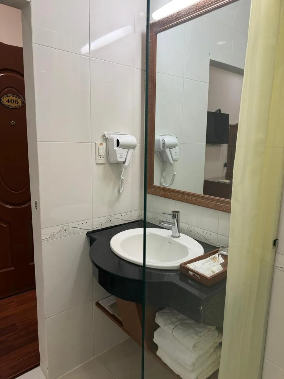 DAHLIALAND SAIGON HOTEL & SWIMMING PooL