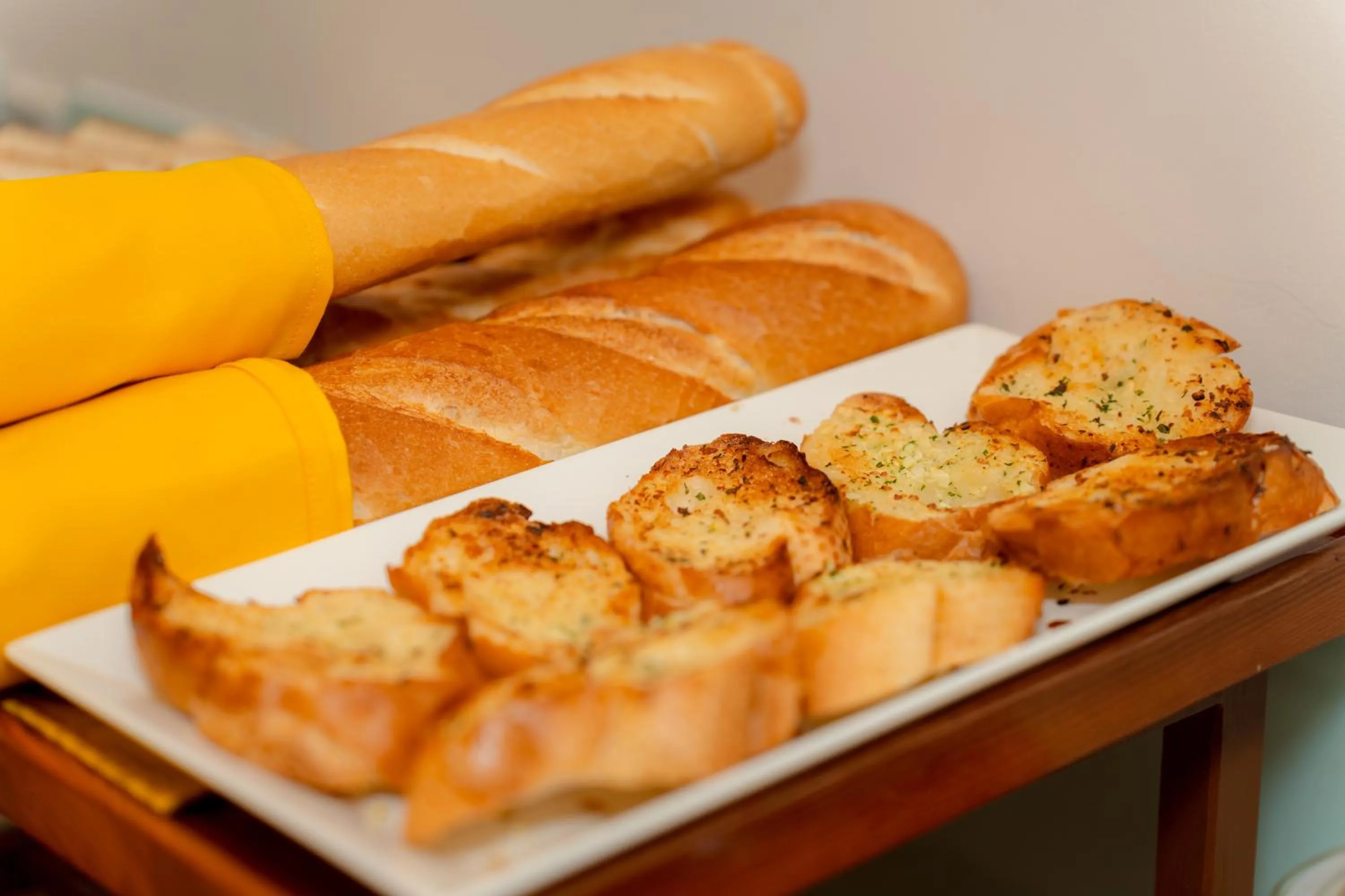 Food and drinks in DAHLIALAND SAIGON HOTEL & SWIMMING PooL