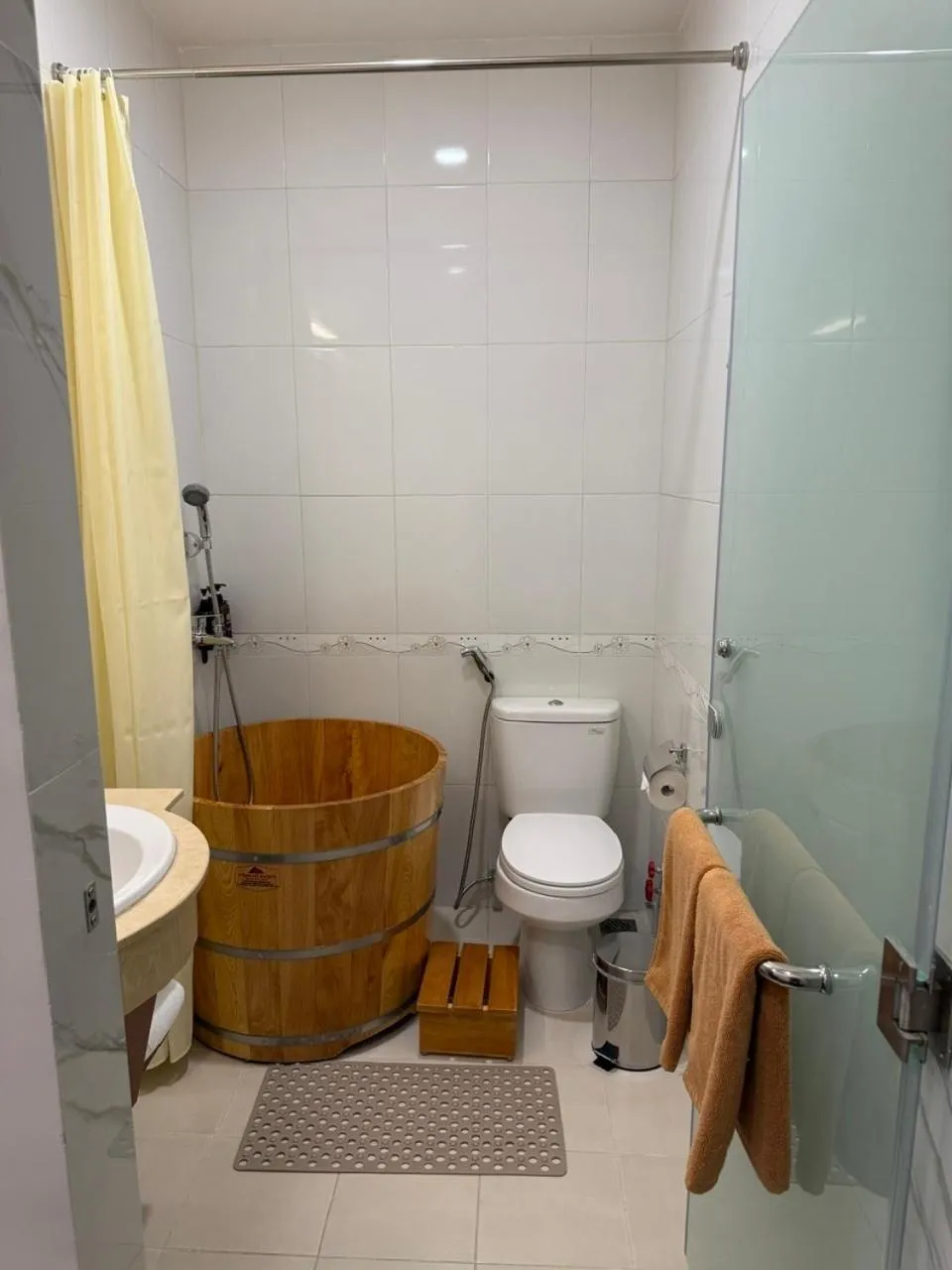 DAHLIALAND SAIGON HOTEL & SWIMMING PooL