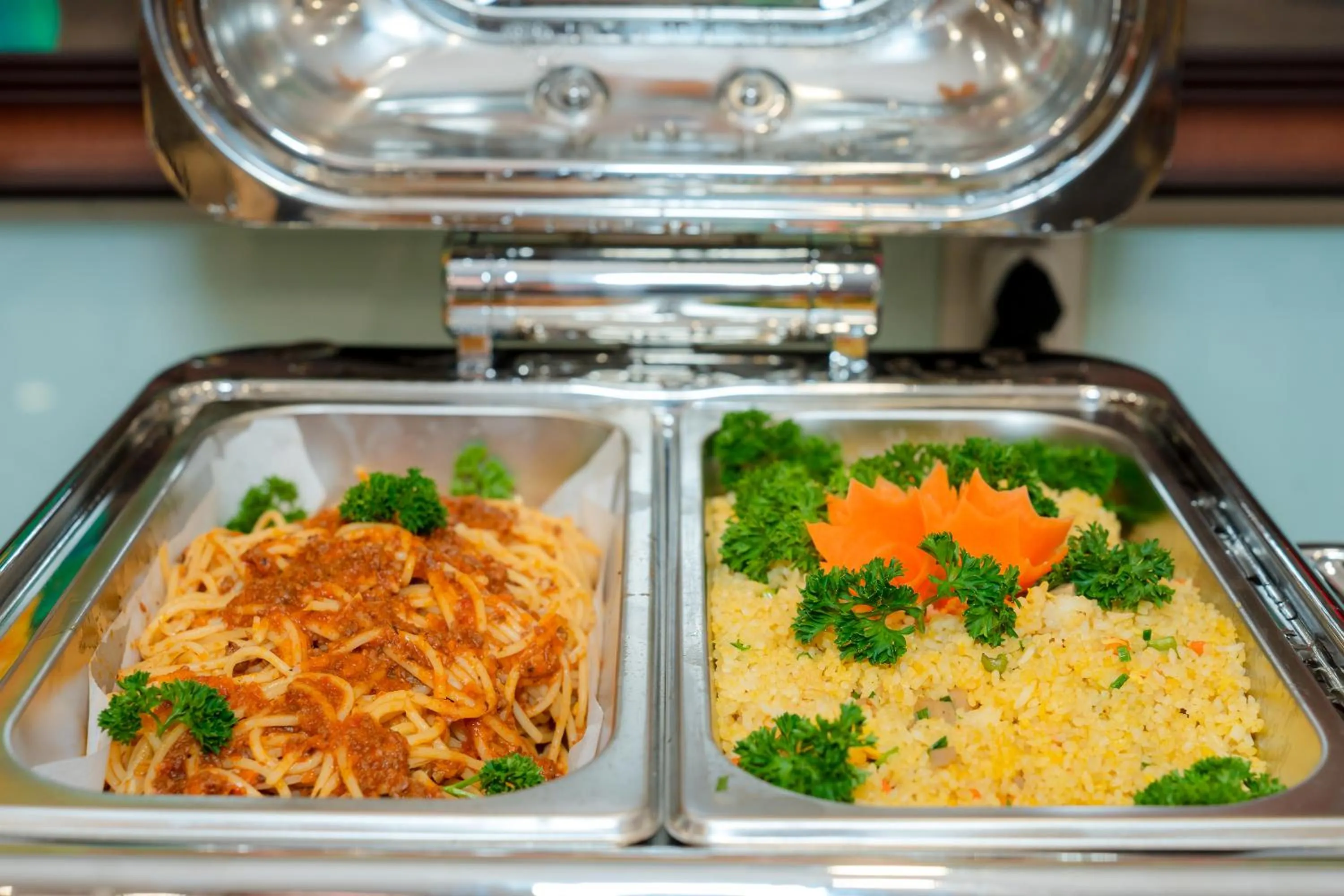 Food and drinks in DAHLIALAND SAIGON HOTEL & SWIMMING PooL