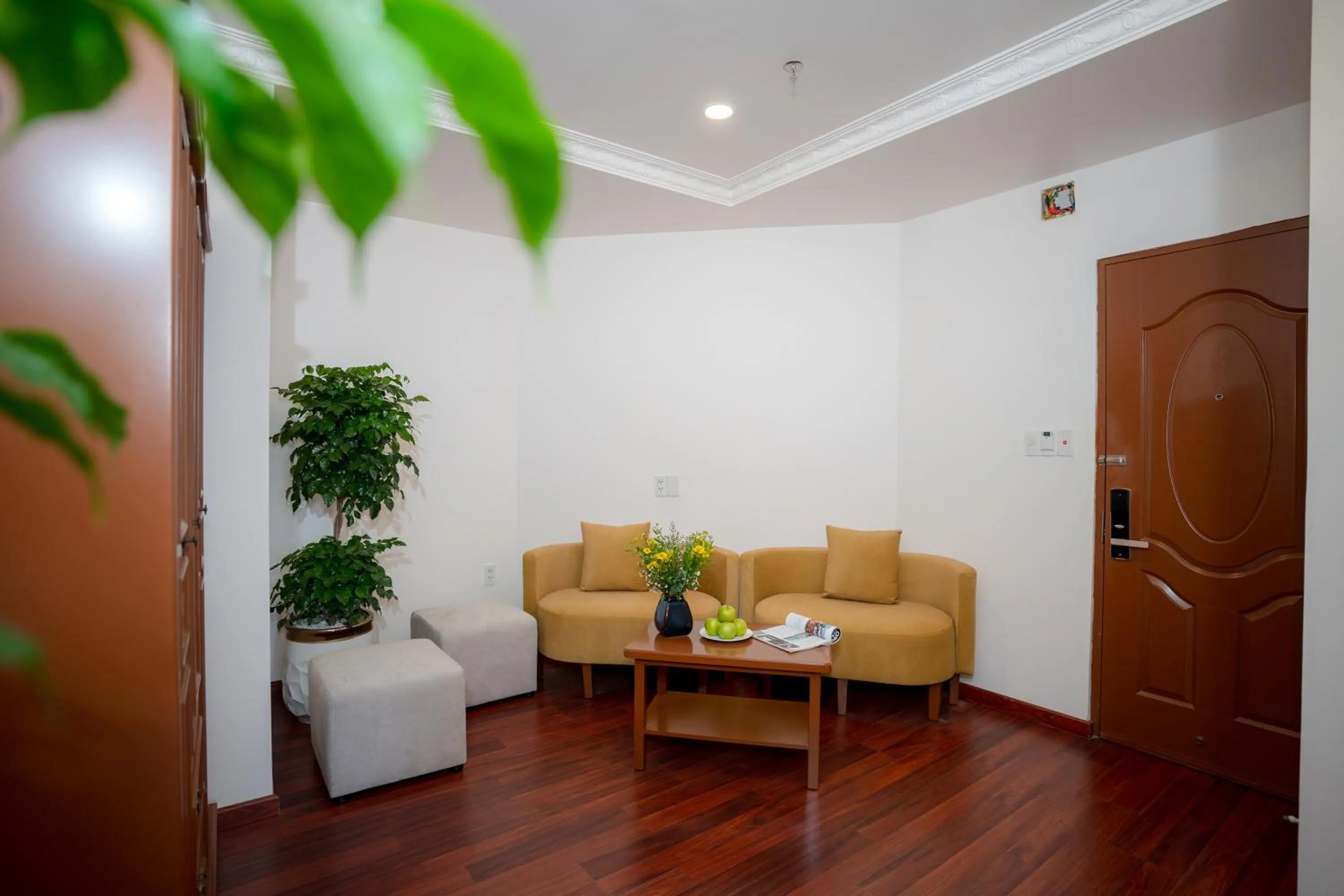 DAHLIALAND SAIGON HOTEL & SWIMMING PooL