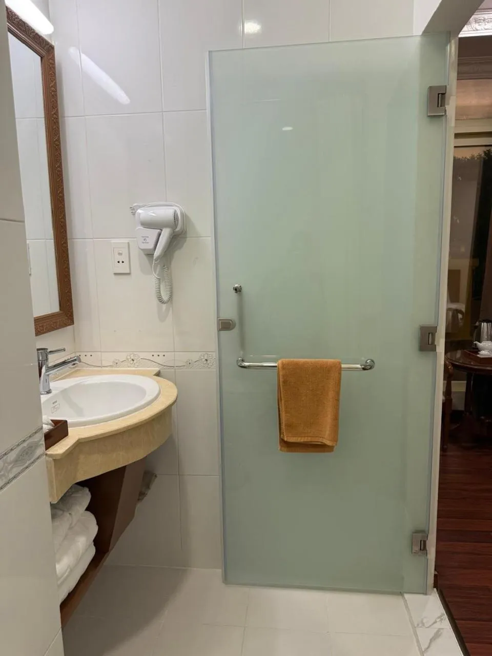 DAHLIALAND SAIGON HOTEL & SWIMMING PooL