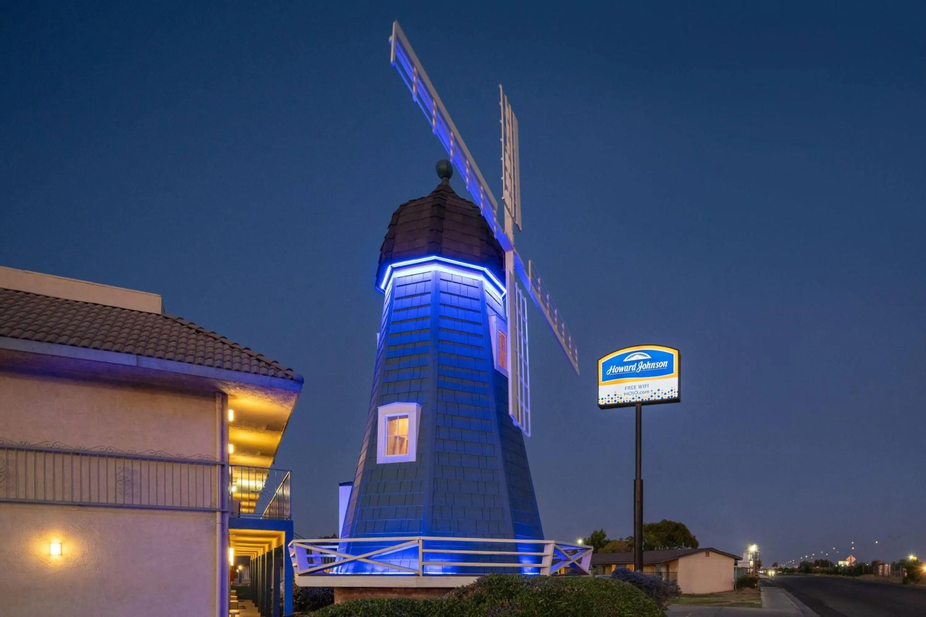 Property building in Howard Johnson by Wyndham Modesto Ceres