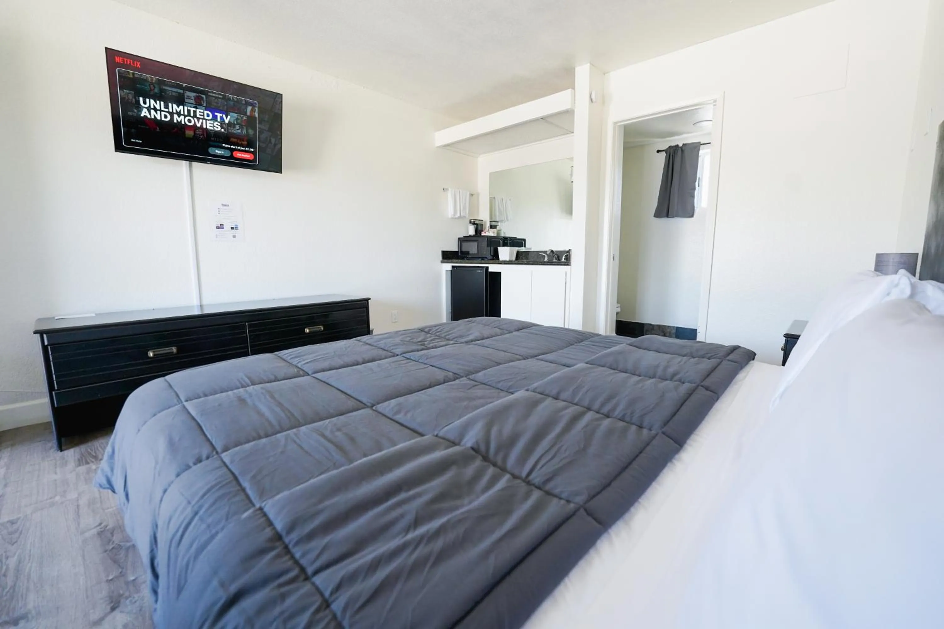 Bed in Rim Country Inn Payson