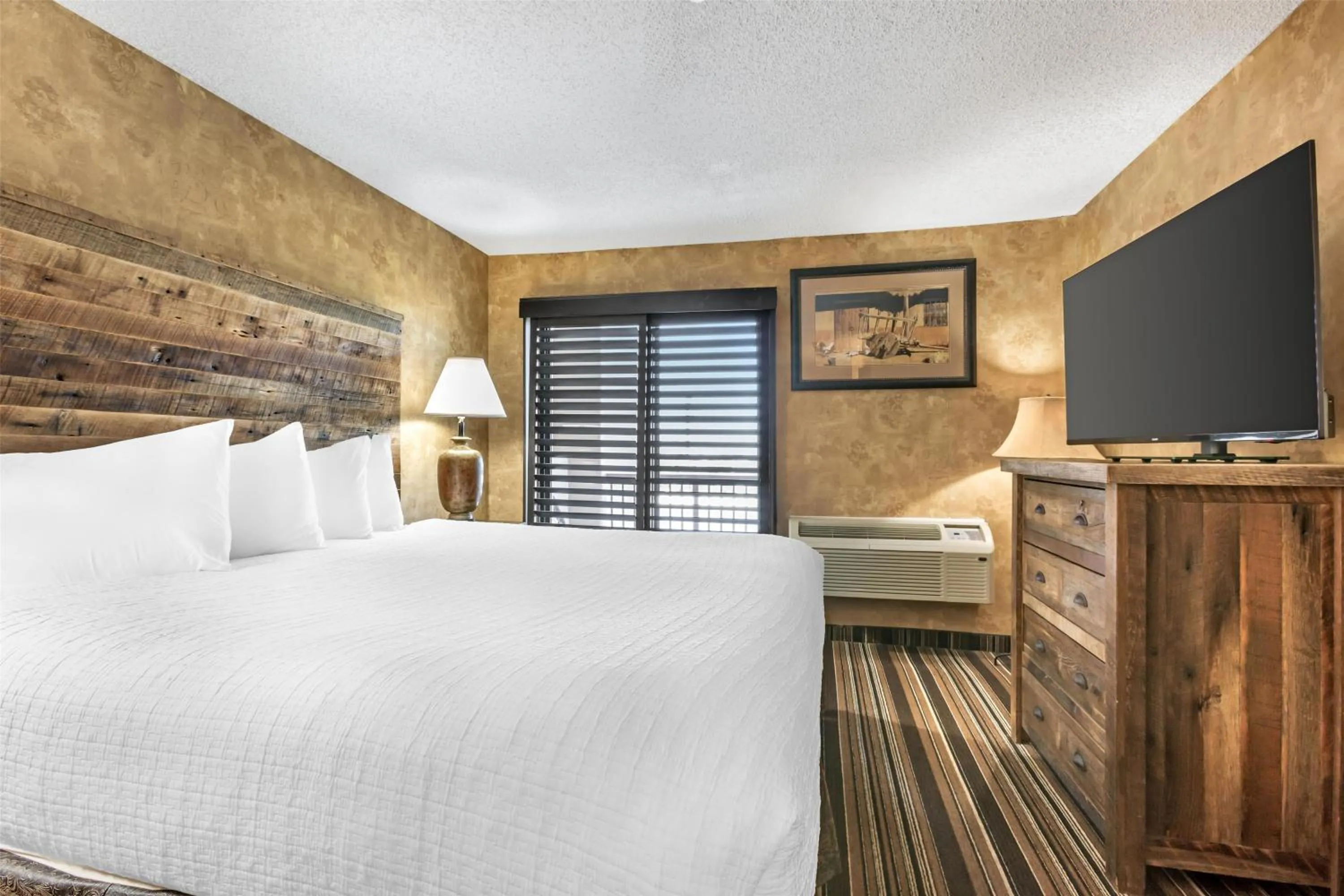 Photo of the whole room, Bed in Best Western Plus Inn of Santa Fe