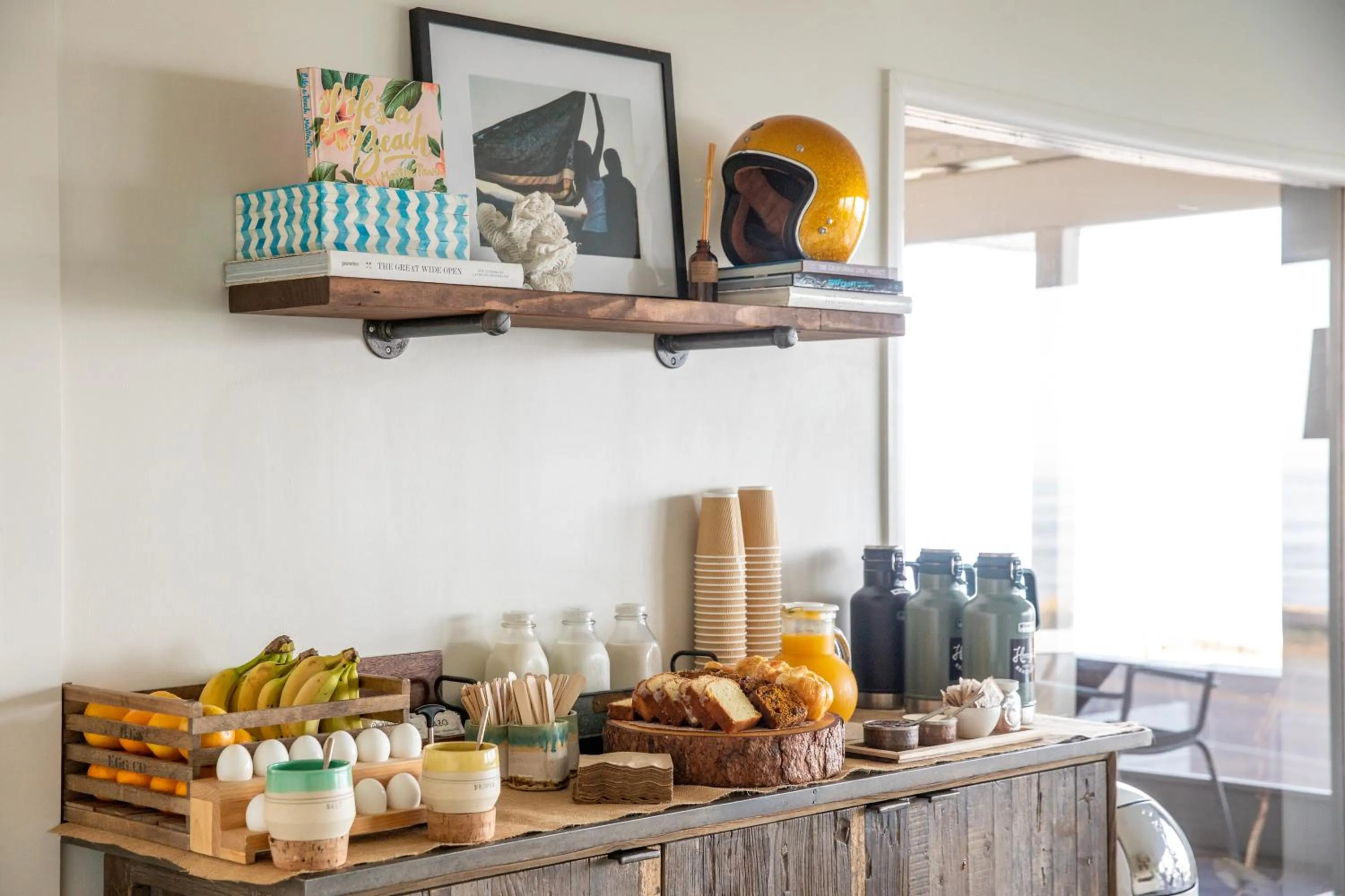 Food and drinks in Cambria Beach Lodge