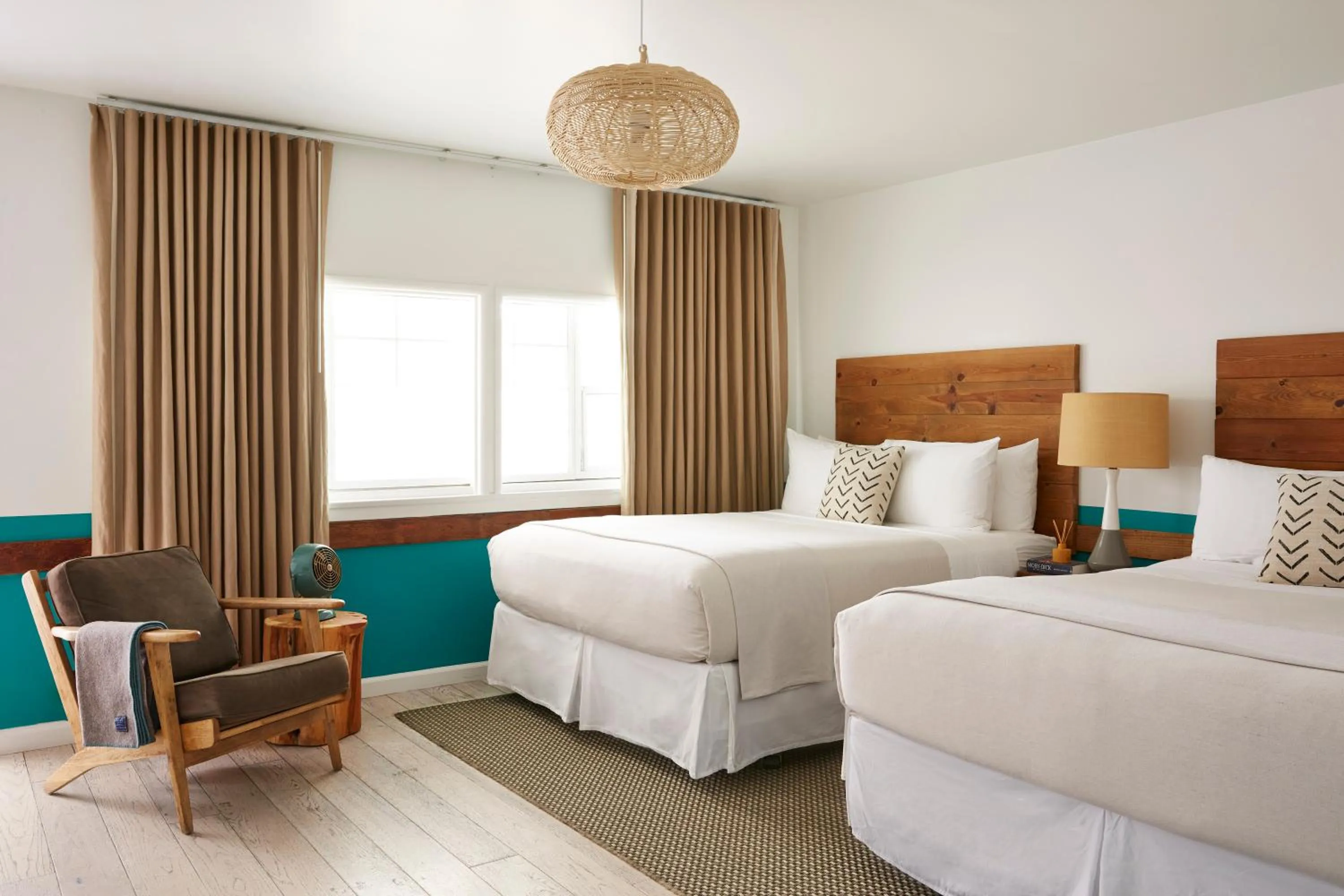 Bedroom, Bed in Cambria Beach Lodge