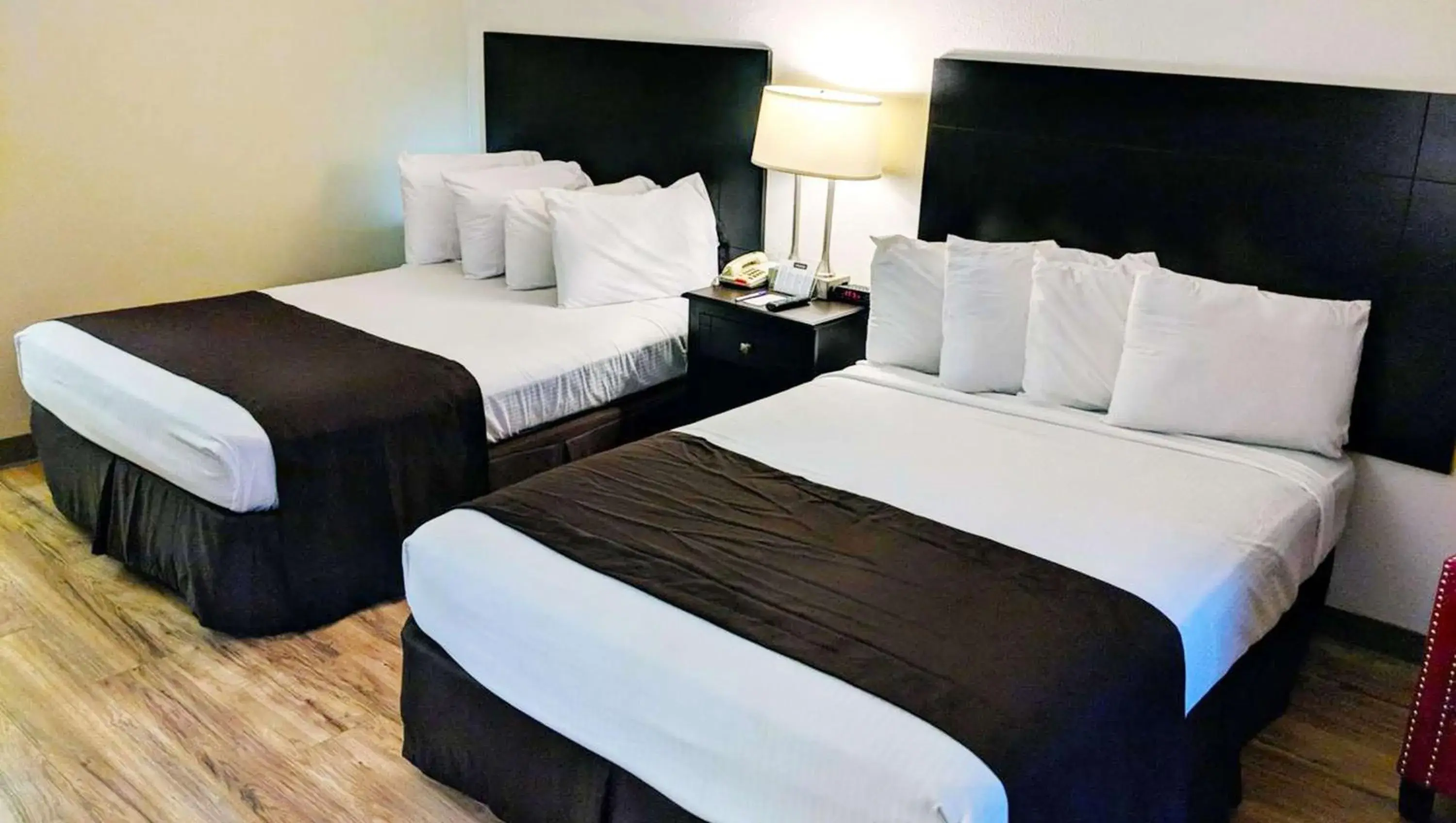 Queen Room with Two Queen Beds in Hotel Francis Queen Room with Two Queen Beds in Hotel Francis