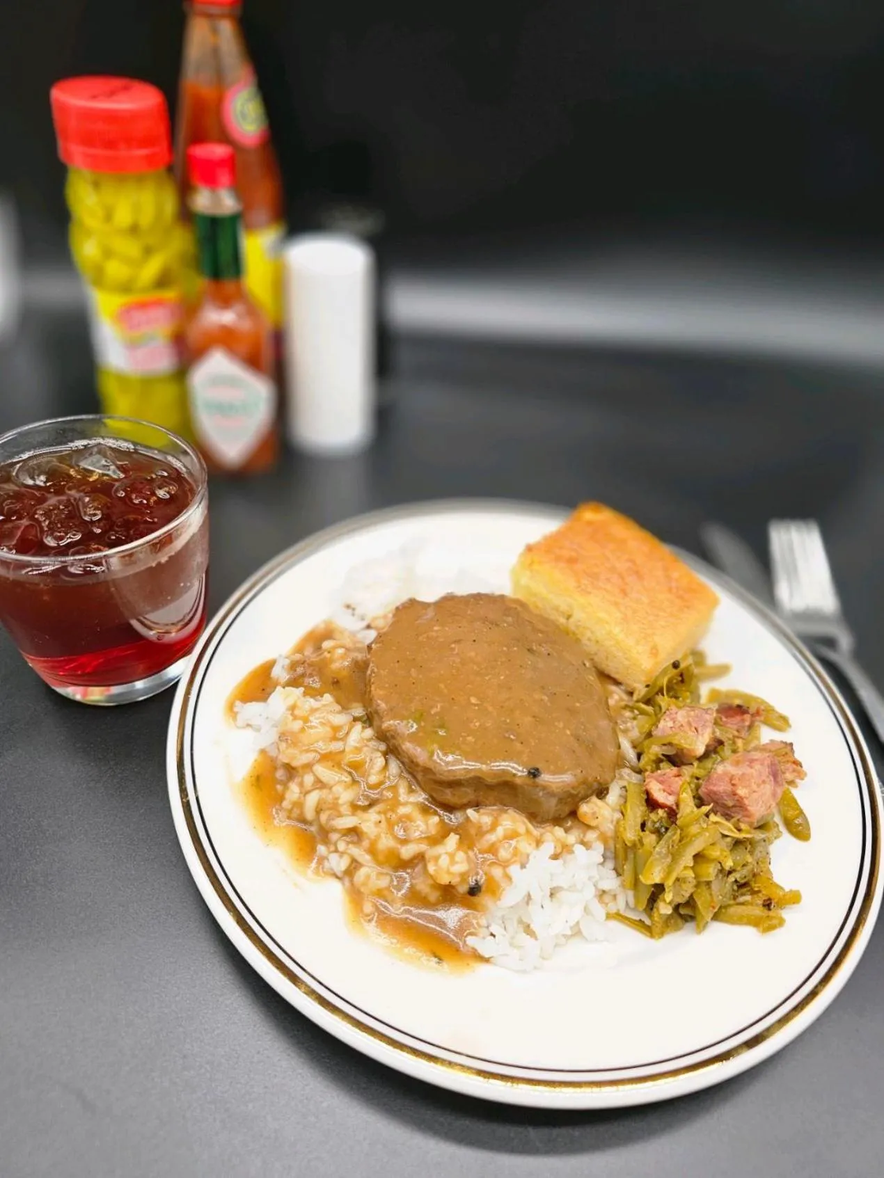 Restaurant/places to eat in Hotel Francis