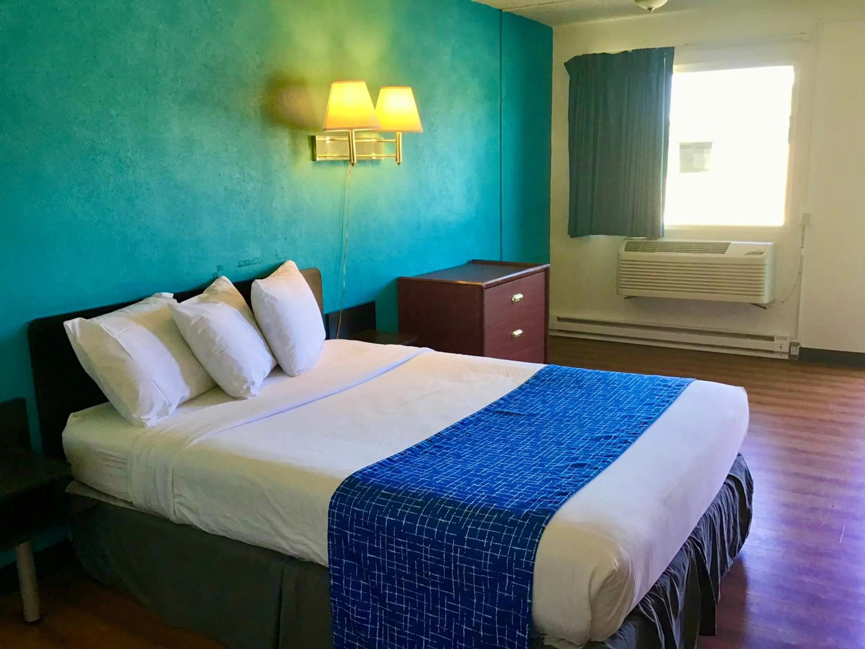 Bedroom, Bed in Travelodge Inn & Suites by Wyndham Missoula University Park