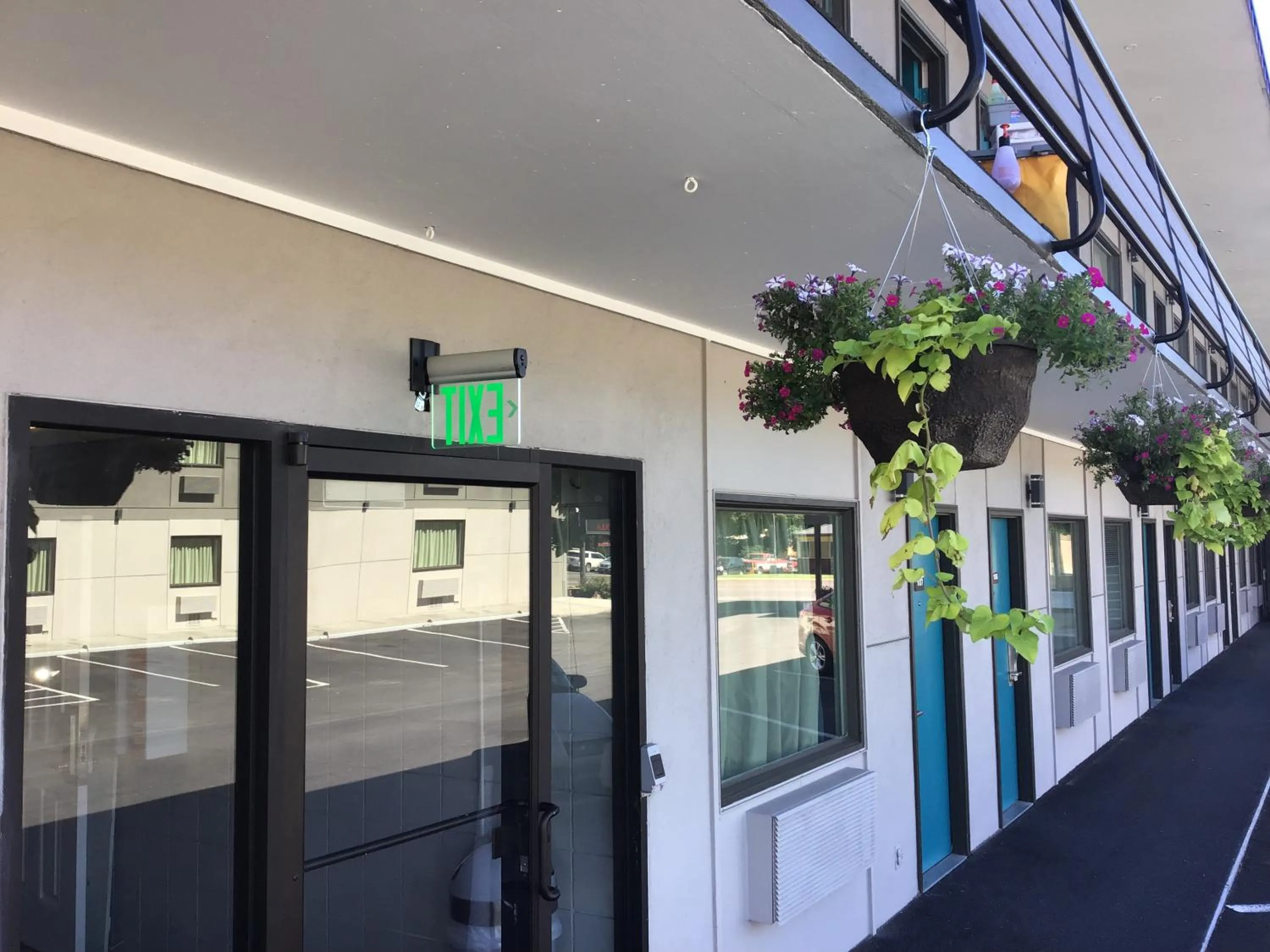 Property building in Travelodge Inn & Suites by Wyndham Missoula University Park