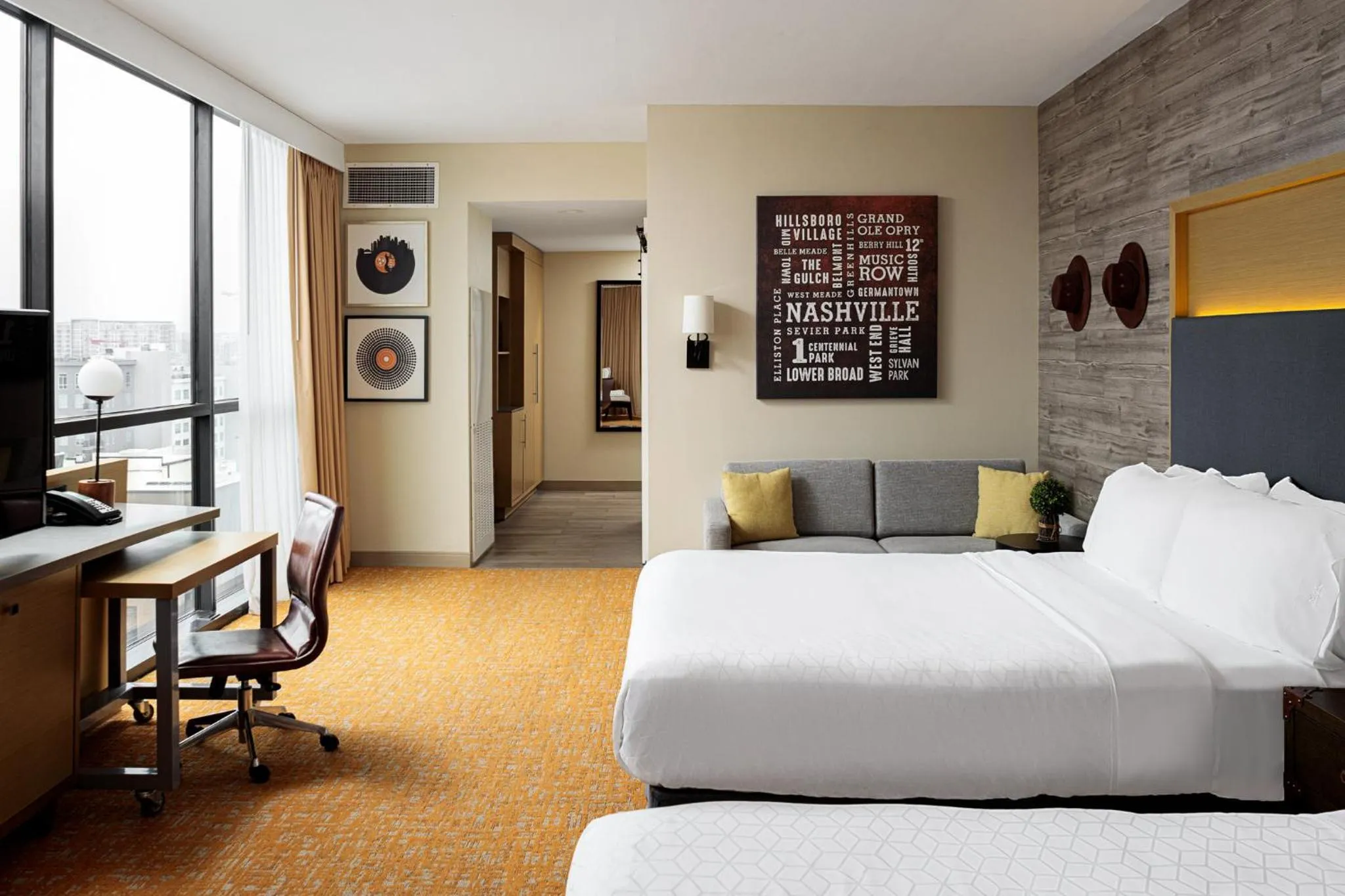 Photo of the whole room, Bed in Holiday Inn & Suites Nashville Downtown Broadway