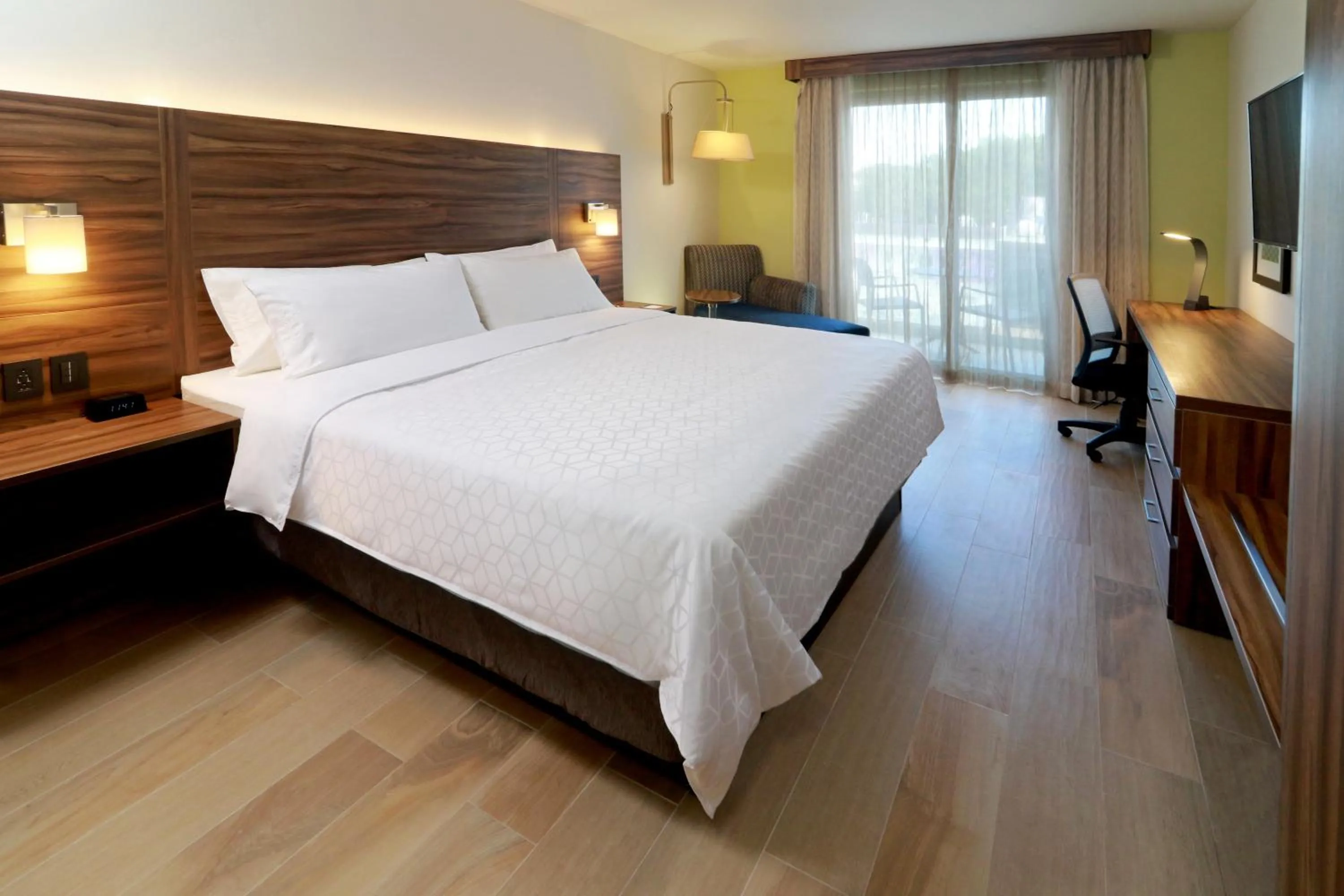 Photo of the whole room, Bed in Holiday Inn Express & Suites - Playa del Carmen by IHG