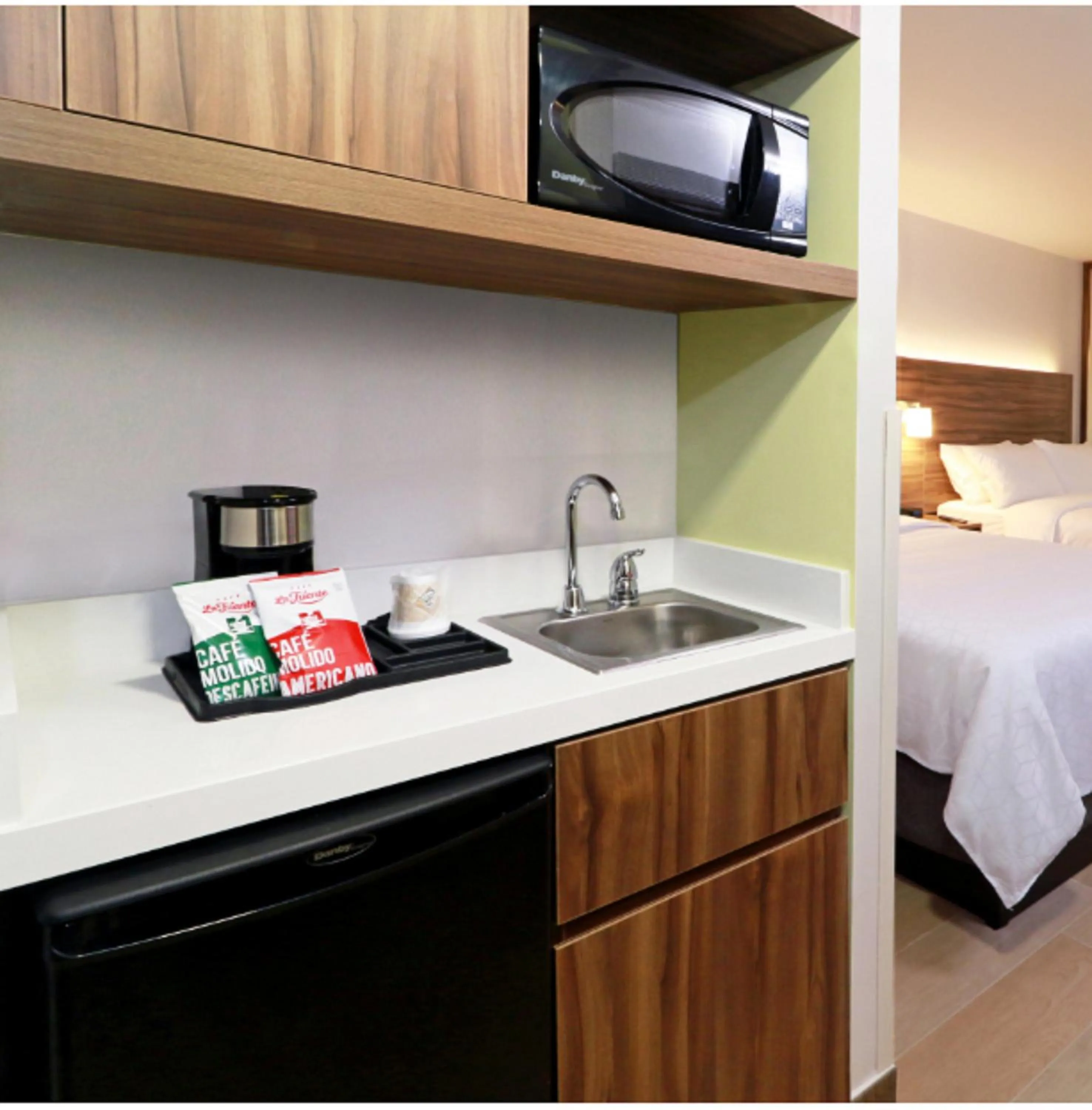Coffee/tea facilities, Bed in Holiday Inn Express & Suites - Playa del Carmen by IHG