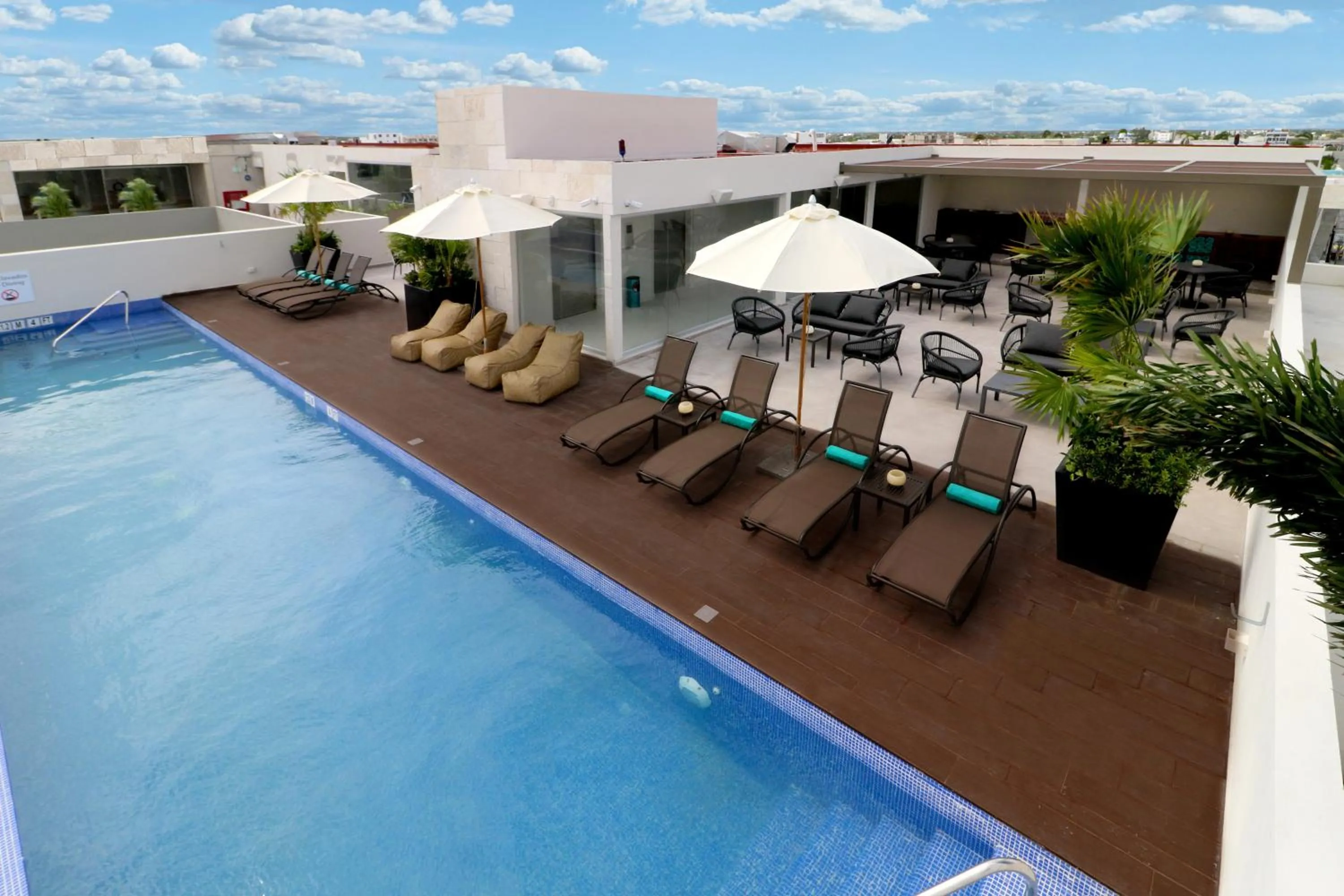 Swimming pool in Holiday Inn Express & Suites - Playa del Carmen by IHG